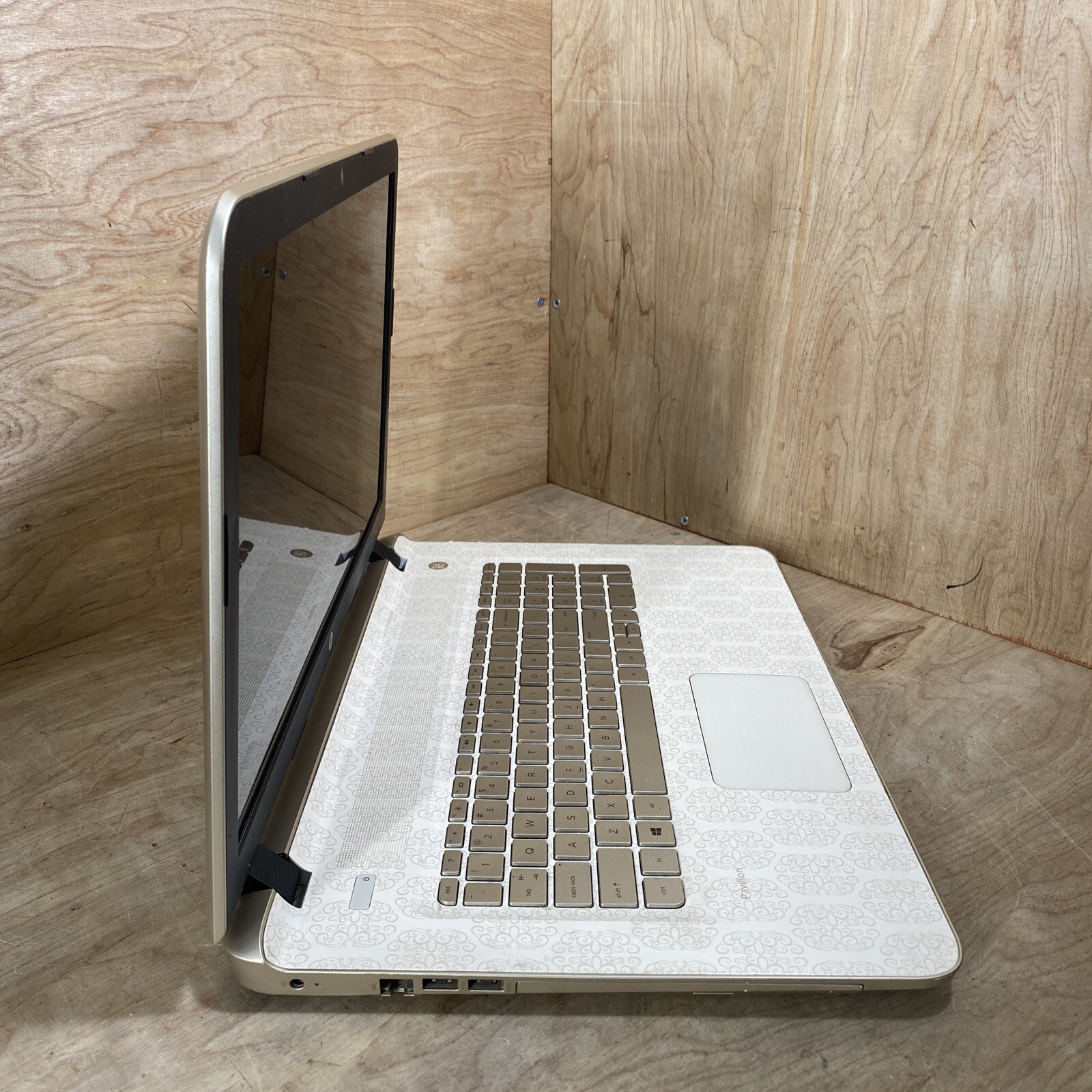 HP Pavilion 17-g199cy AMD A4-6210 R3@1.80GHz | 6GB | 256GB SSD | W10H | BAD BATT