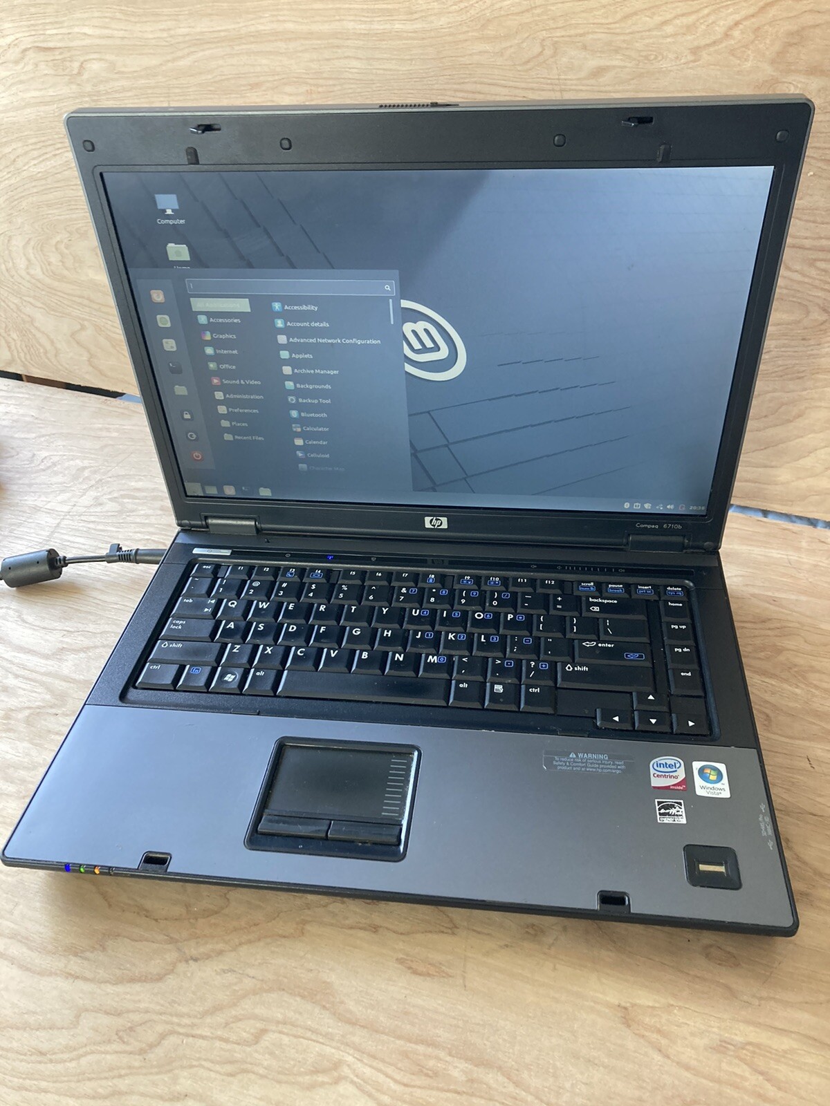 HP Compaq 6710b 15.4in. Intel core 2 Duo @2.1GHz/2Gb/120 Gb, Linux Mint