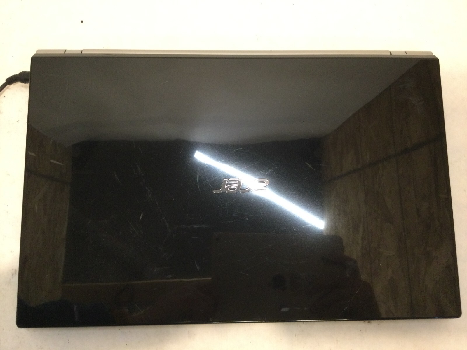 Acer Aspire V3-571-6643 / Intel i5-2450M @ 2.50GHz / (CRACKED/MISSING PARTS)MR