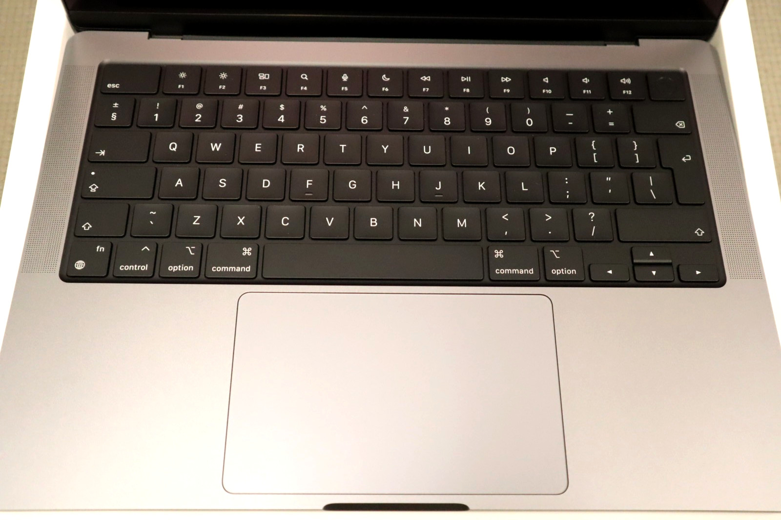 APPLE MACBOOK PRO 14: M1 PRO 32GB RAM, 512GB INTERNATIONAL ENGLISH KEYBOARD