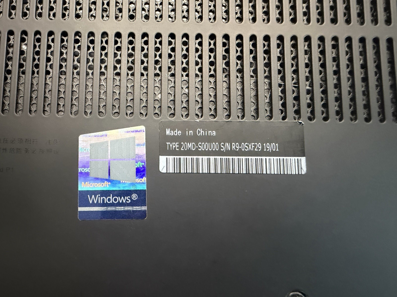 Lenovo ThinkPad P1 Gen1 15.6″ Intel i7-8750H 2.2GHz No Ram/HDD w/ Power Supply