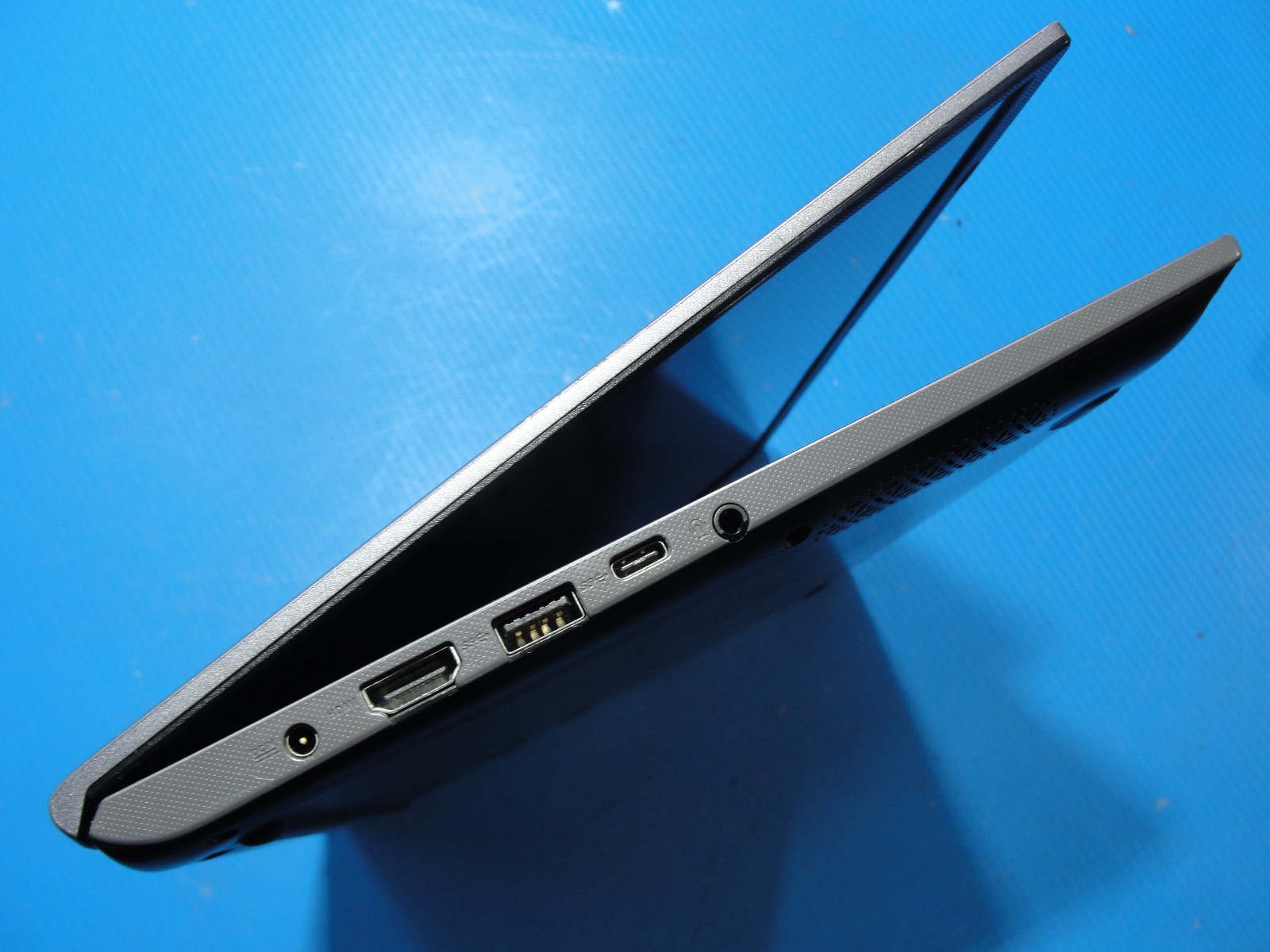ASUS VivoBook F412DA 14″ FHD Ryzen 7 3700U 2.3GHz 8GB RAM 512GB SSD Win 11 Home