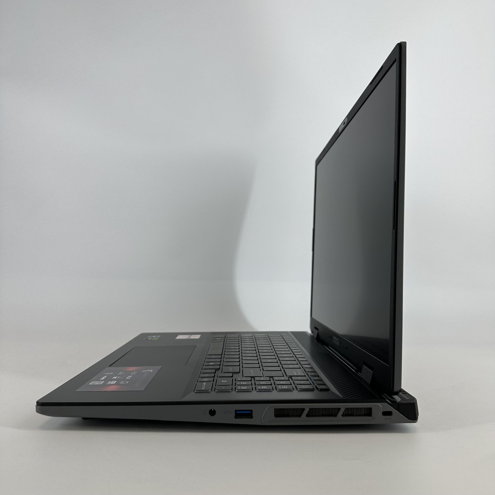 MSI Sword 17 HX Gray FHD+ 2.2 GHz i9-14900HX 32GB 1TB SSD RTX 4070 Excellent
