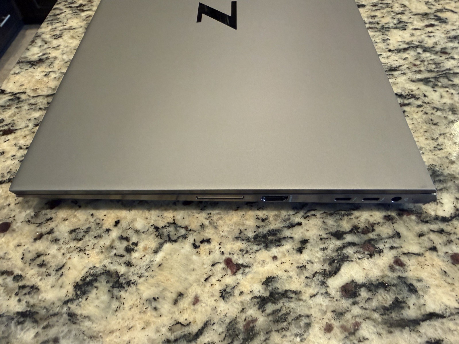 HP ZBOOK STUDIO 15.6 G8 MOBILE i7-11800H 1TB SSD NVIDIA RTX-A2000 4GB