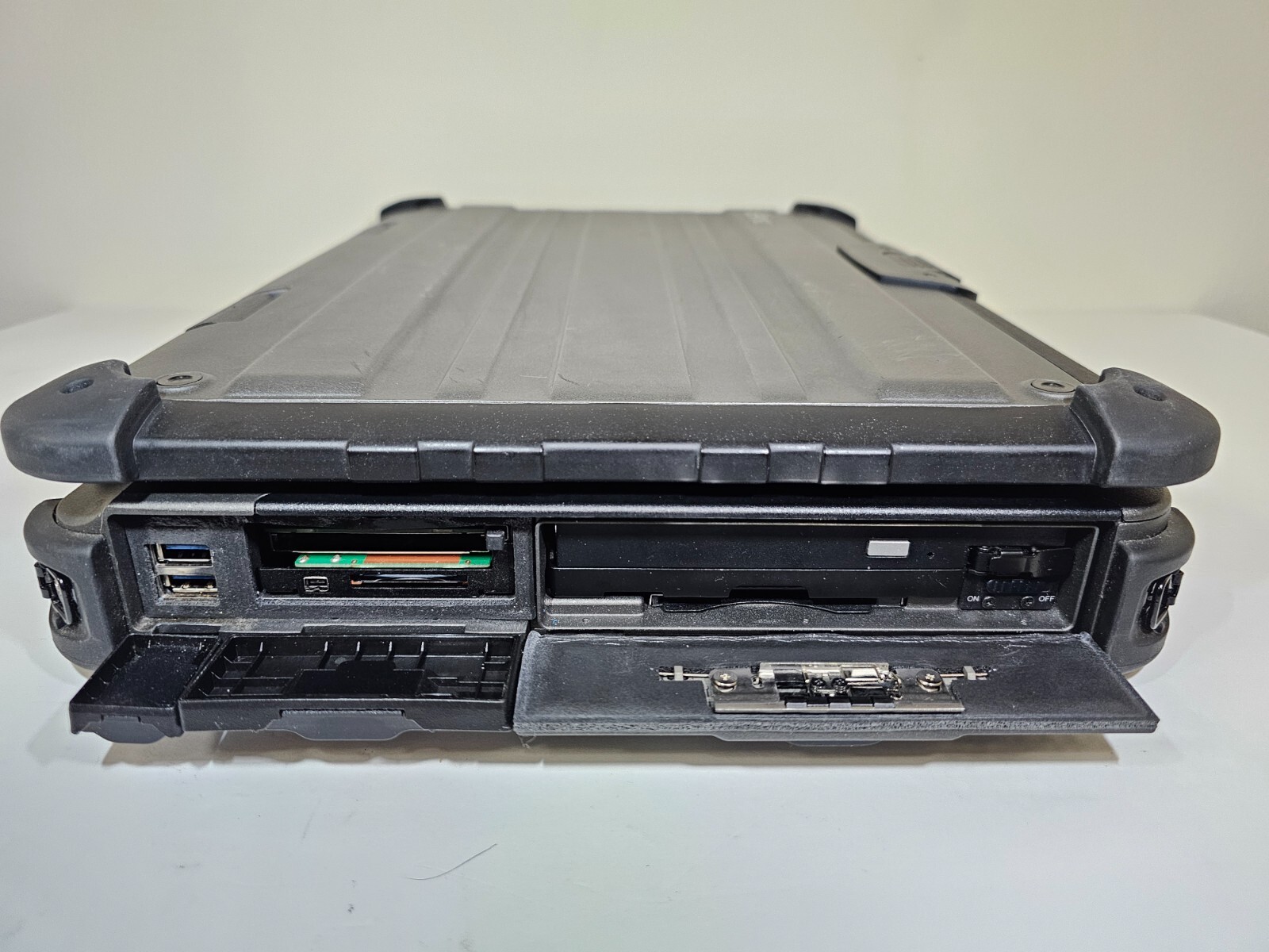 GETAC X500 G2 Rugged LAPTOP 15.6″/i7-4600U 2.90GHz/8GB RAM/+CHARGER/NO SSD/CADDY