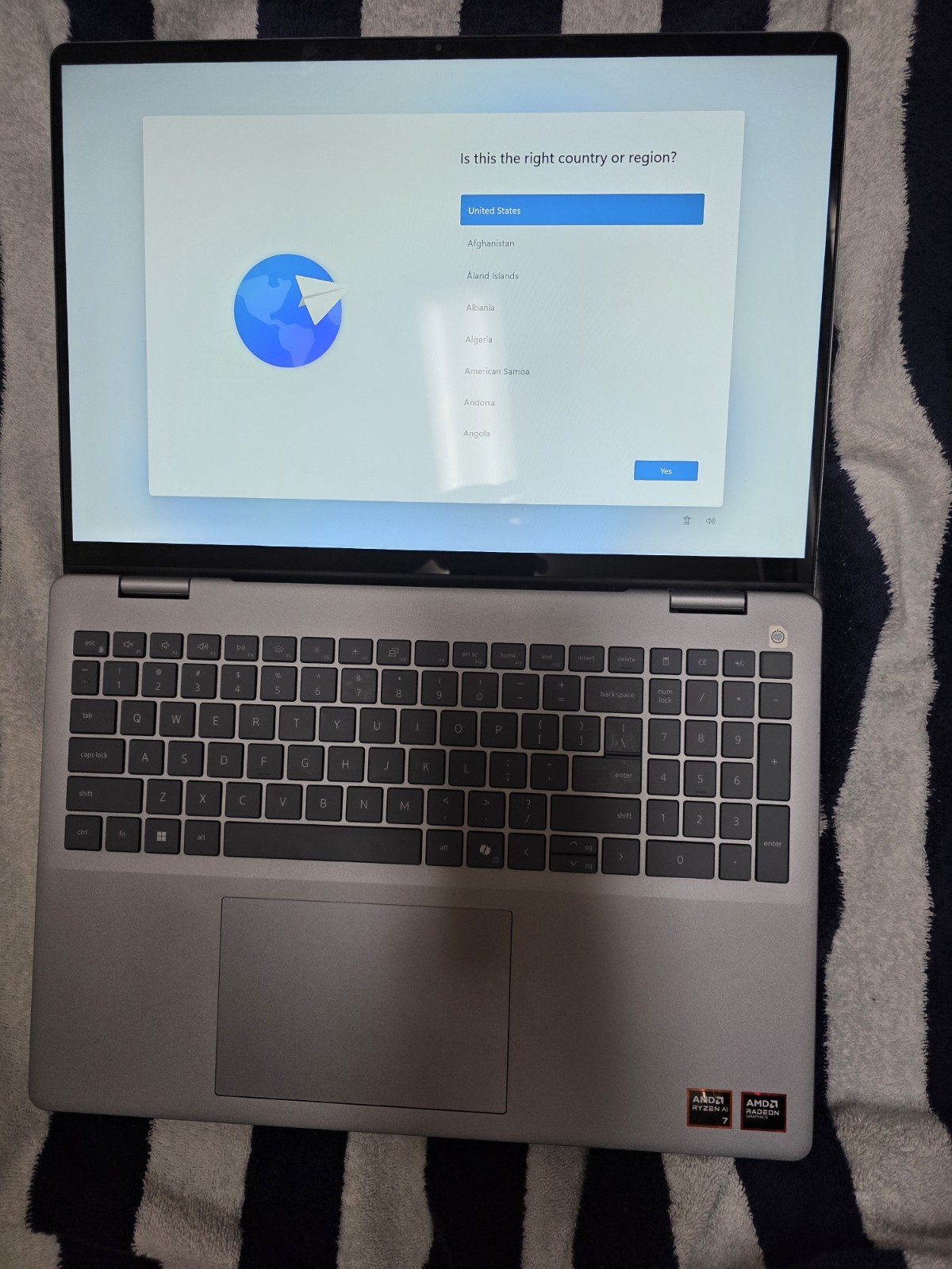 Dell – Plus – Copilot+ – 16″ 2K 2-in-1 Laptop 32GB 1TB – AMD Ryzen AI 7 350