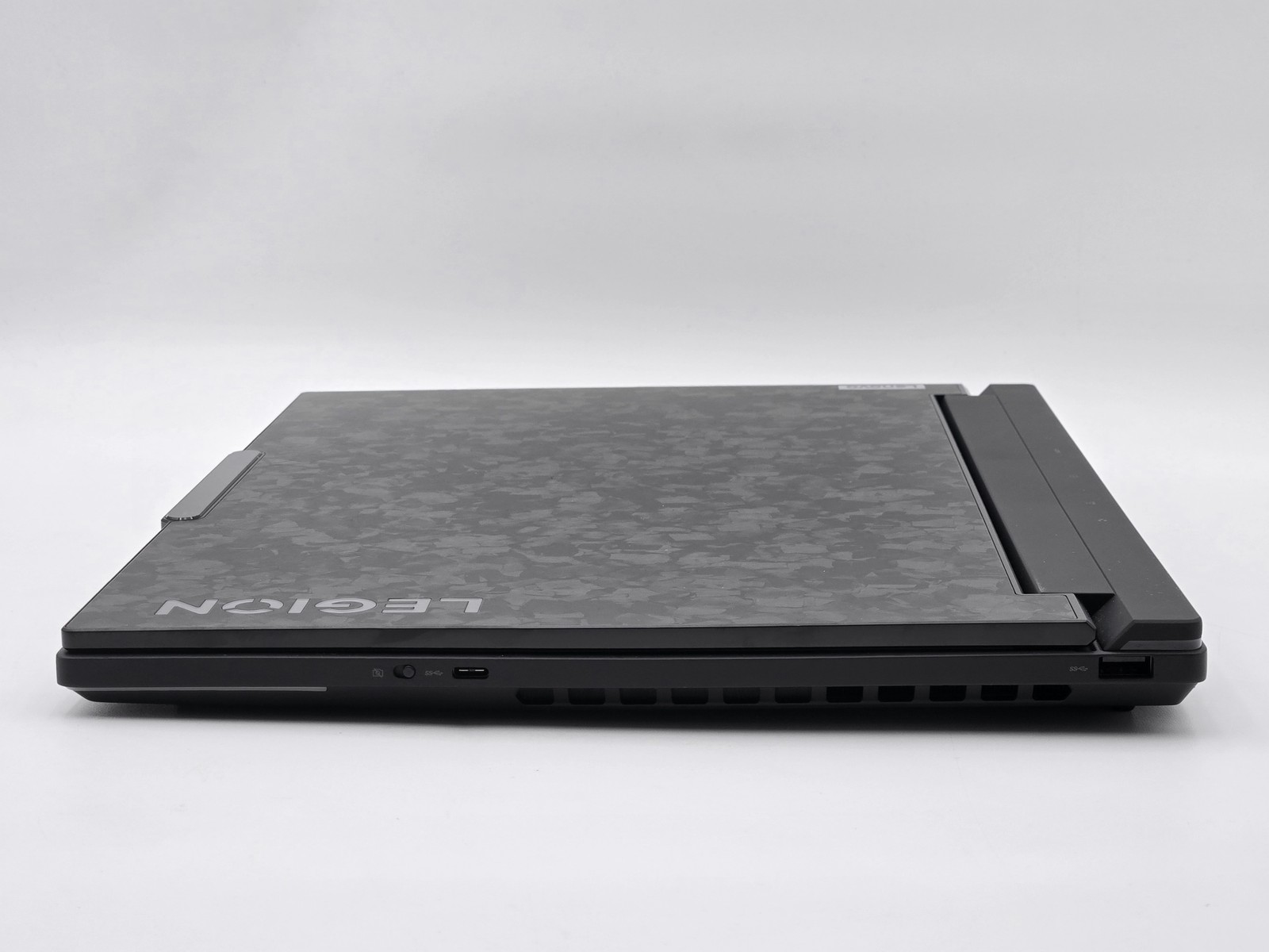 Lenovo Legion 9 16IRX9 16″ 3200 x 2000 I9-14900HX 2TB SSD 32GB W11 GeForce RTX