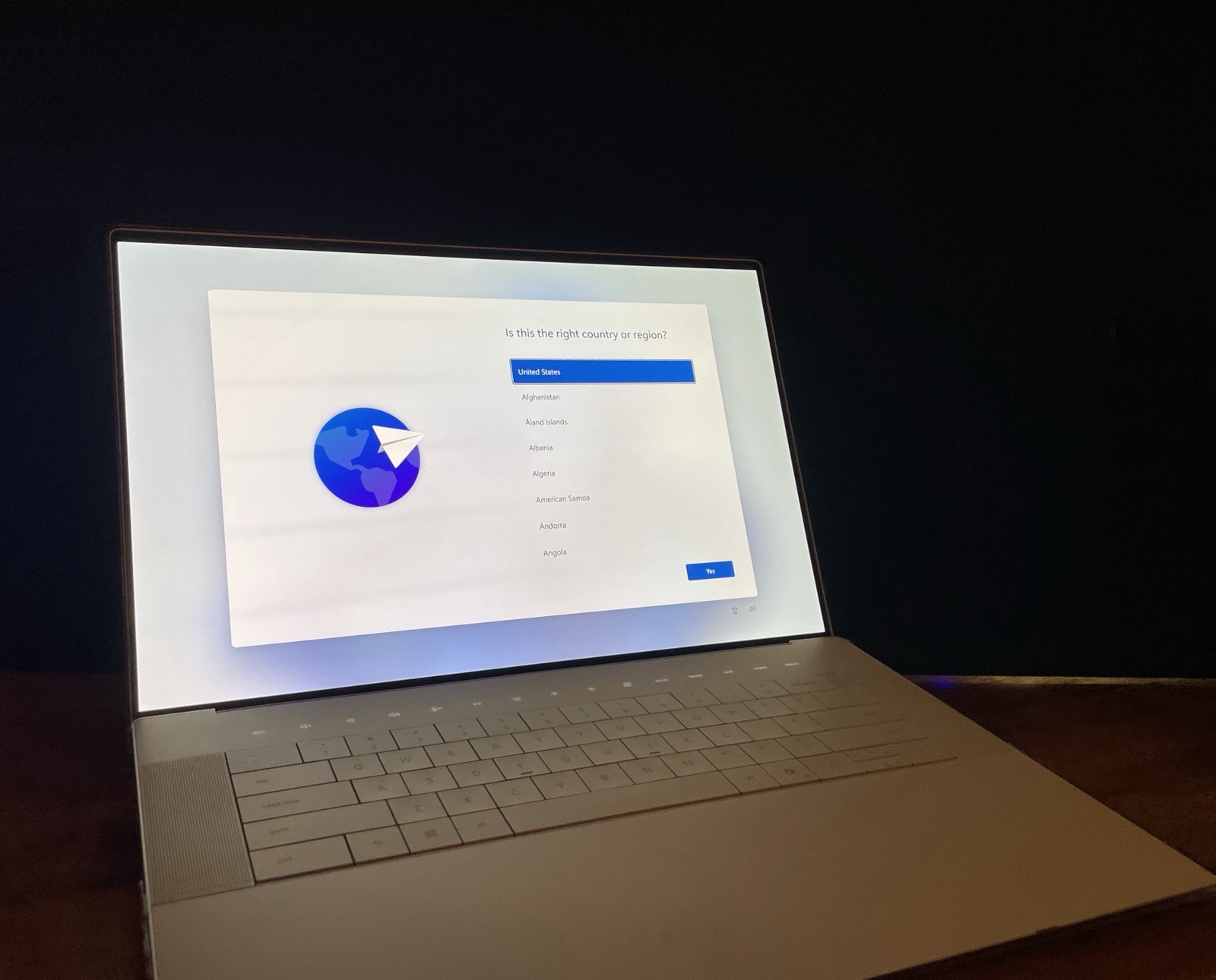 Dell XPS 16 9640 16″ FHD+ ULTRA 9 185H 1TB 32GB RTX 4060 8GB Backlit 120Hz wCASE