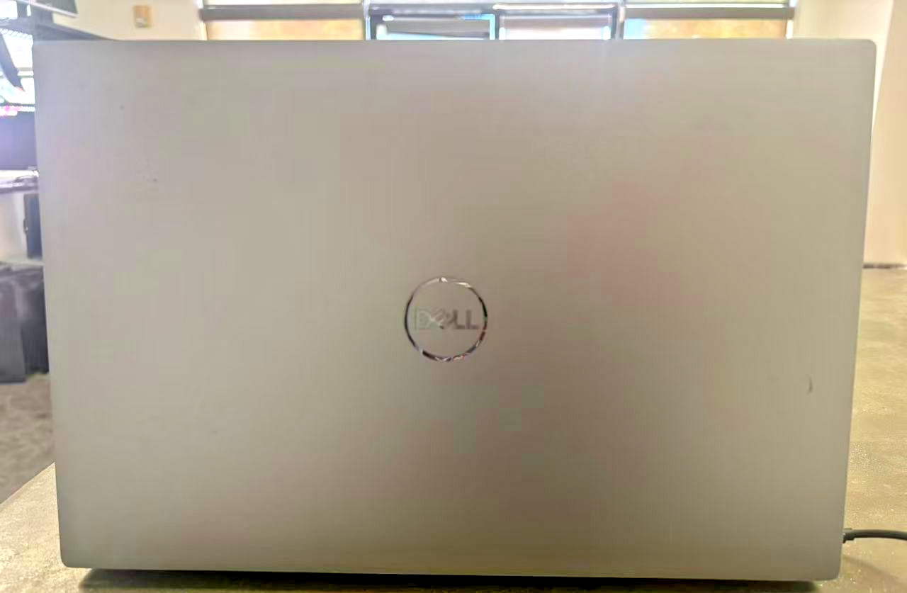 Dell Precision 5560 Xeon W-11955M 16GB 256GB SSD RTX A2000 Win 11 Pro N2