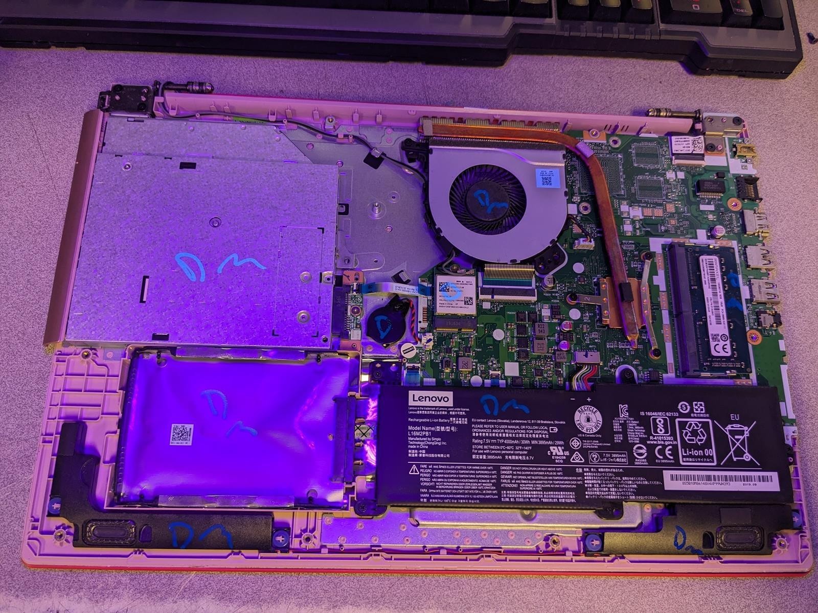 LENOVO IDEAPAD 330-15AST A9-9425 @ 3.1 GHz, 8 GB RAM, NO HDD/OS