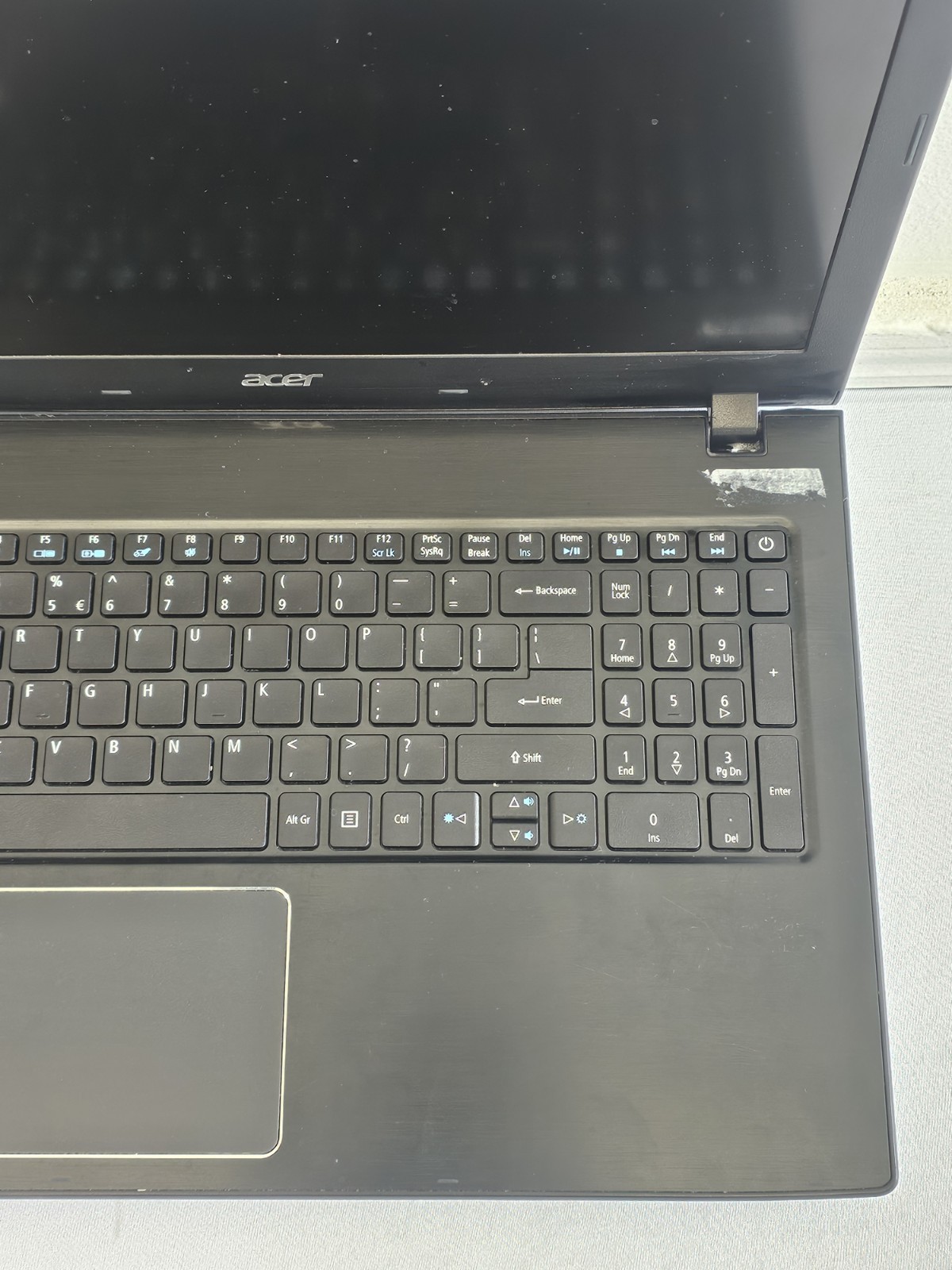 Acer Aspire E5-576-392H Laptop – Intel i3 Gen 8 – 6GB RAM – 320GB HDD – READ