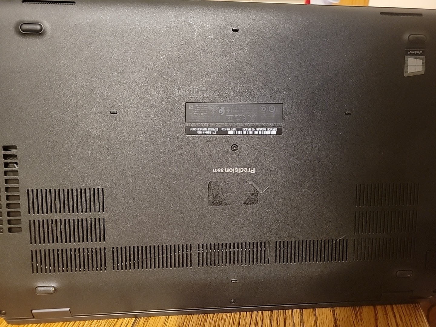 Dell Precision 3541, Broken Screen 256GB NVME, 8GB Ram, Core i7 9th Gen. No OS