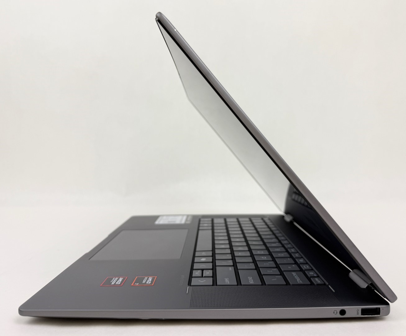 HP Envy 16-ad0023dx 16″ 2K Touch Ryzen 7 8840HS 16GB 1TB SSD W11H 2in1