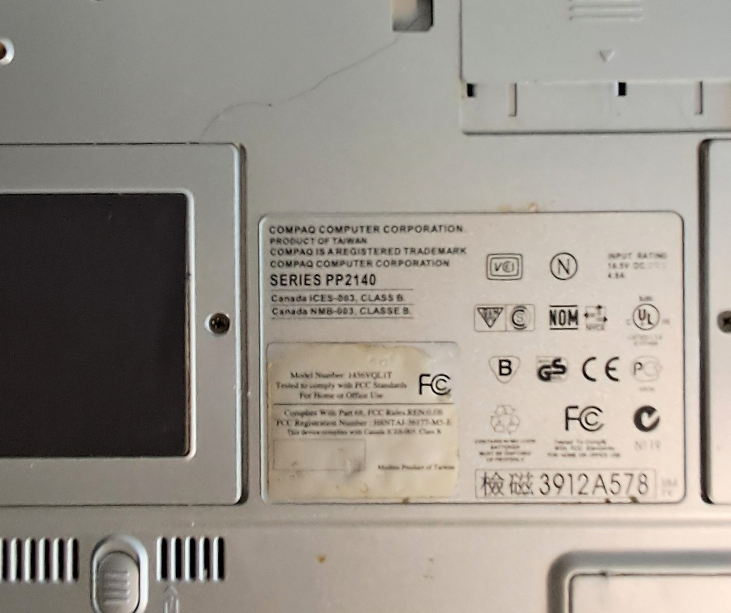 Compaq Presario 1500 Windows XP Home Edition Laptop