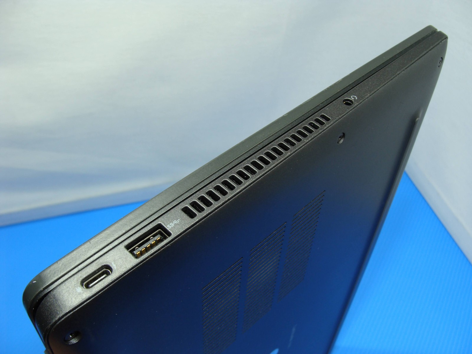 Dell Latitude 7520 15.6″FHD TOUCH core i7-1185G7 3GHz 32GB 1TB SSD +Charger