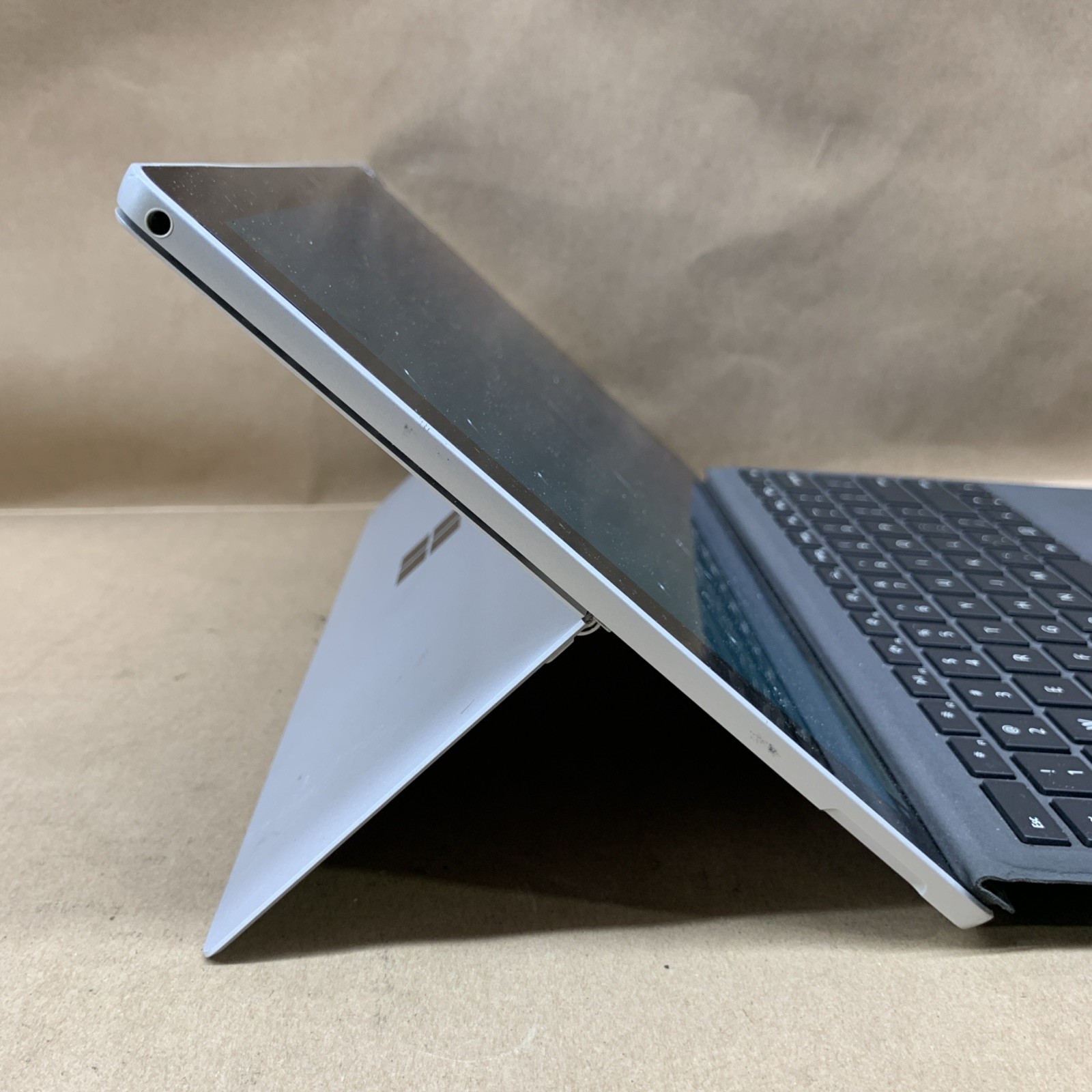 Surface Pro 5th Gen 1796, Core i5-7300U @ 2.6GHz, 8GB RAM, 256GB SSD, W10P