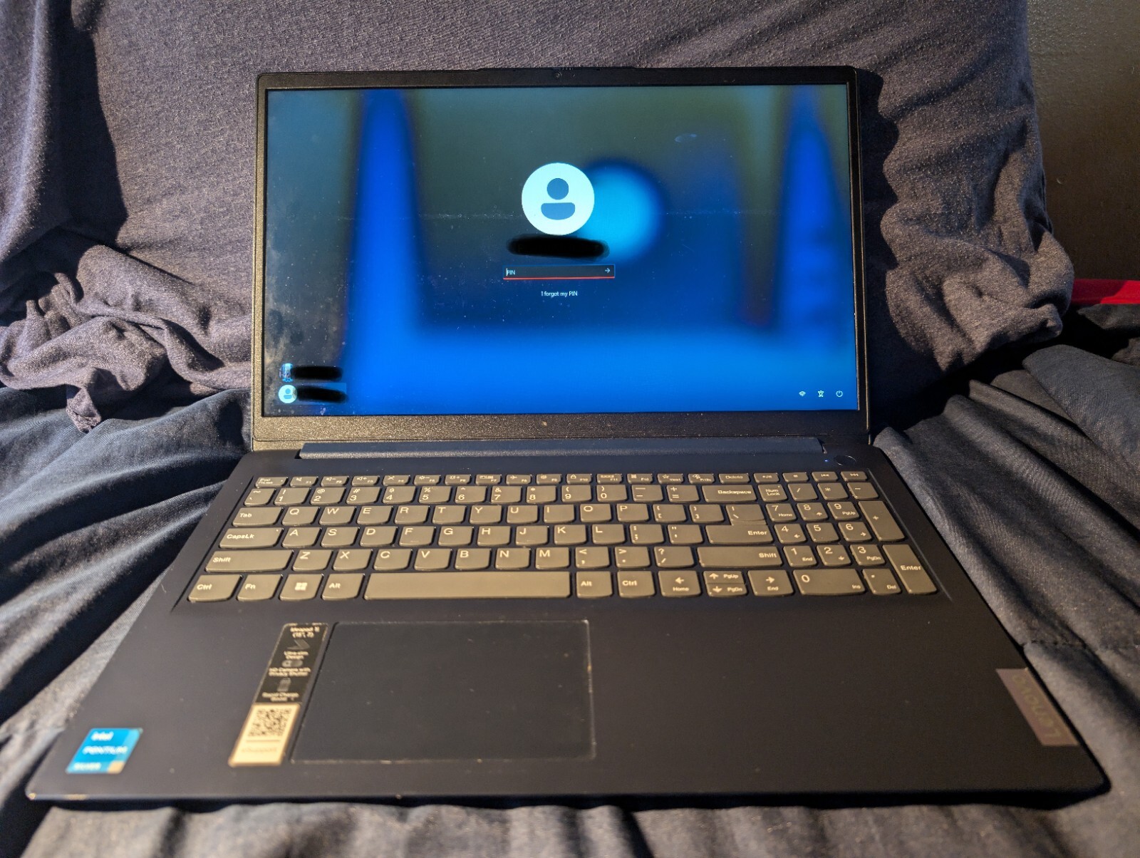 Lenovo IdeaPad 1i 15.6″ HD Laptop 4GB RAM, 128GB PCIe Athlon Silver 7120U