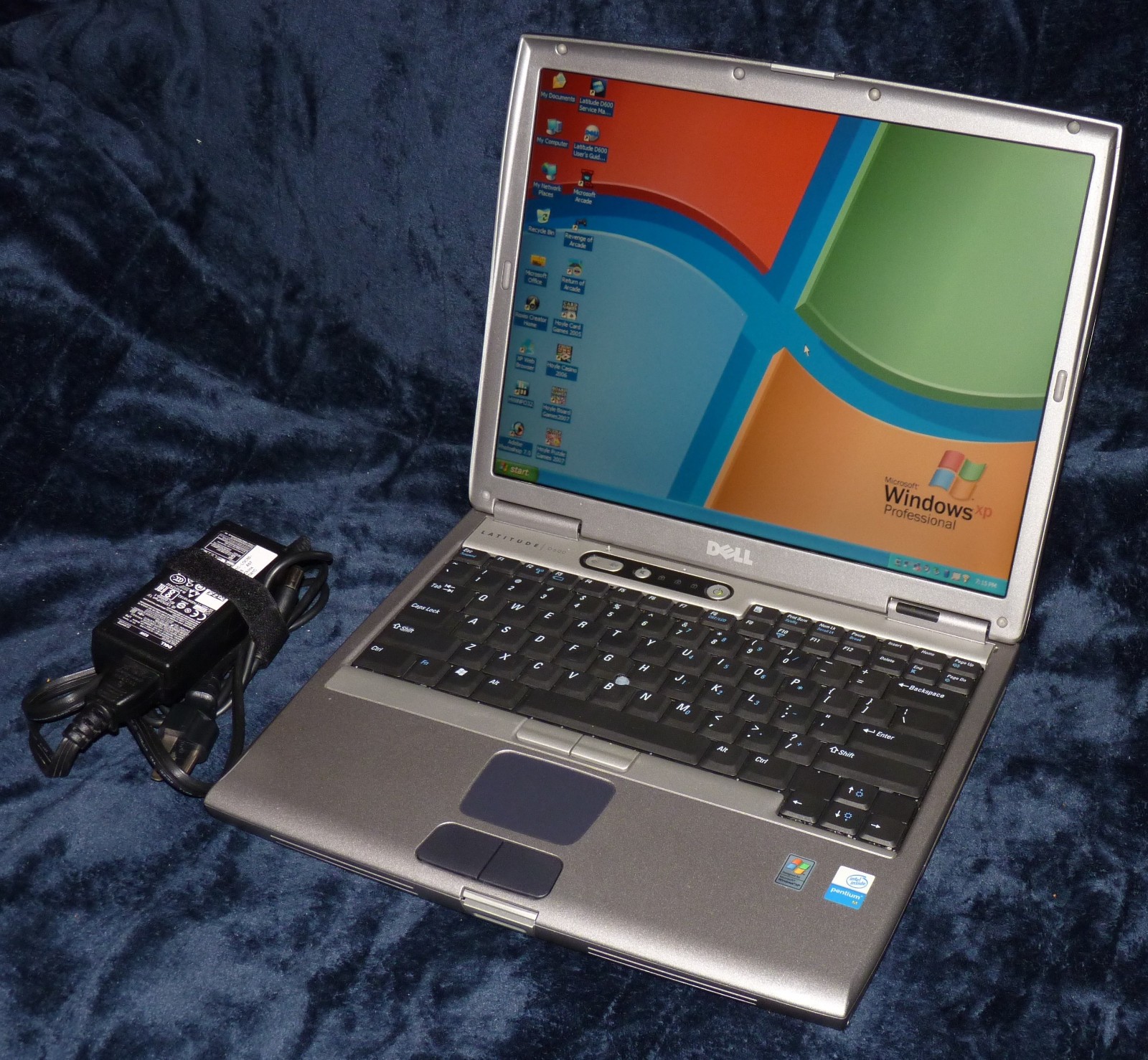 COMPLETE Dell Latitude D600 14″ 1.40GHz/64GB SSD/1GB/Serial/Parallel/ATI GPU/XP