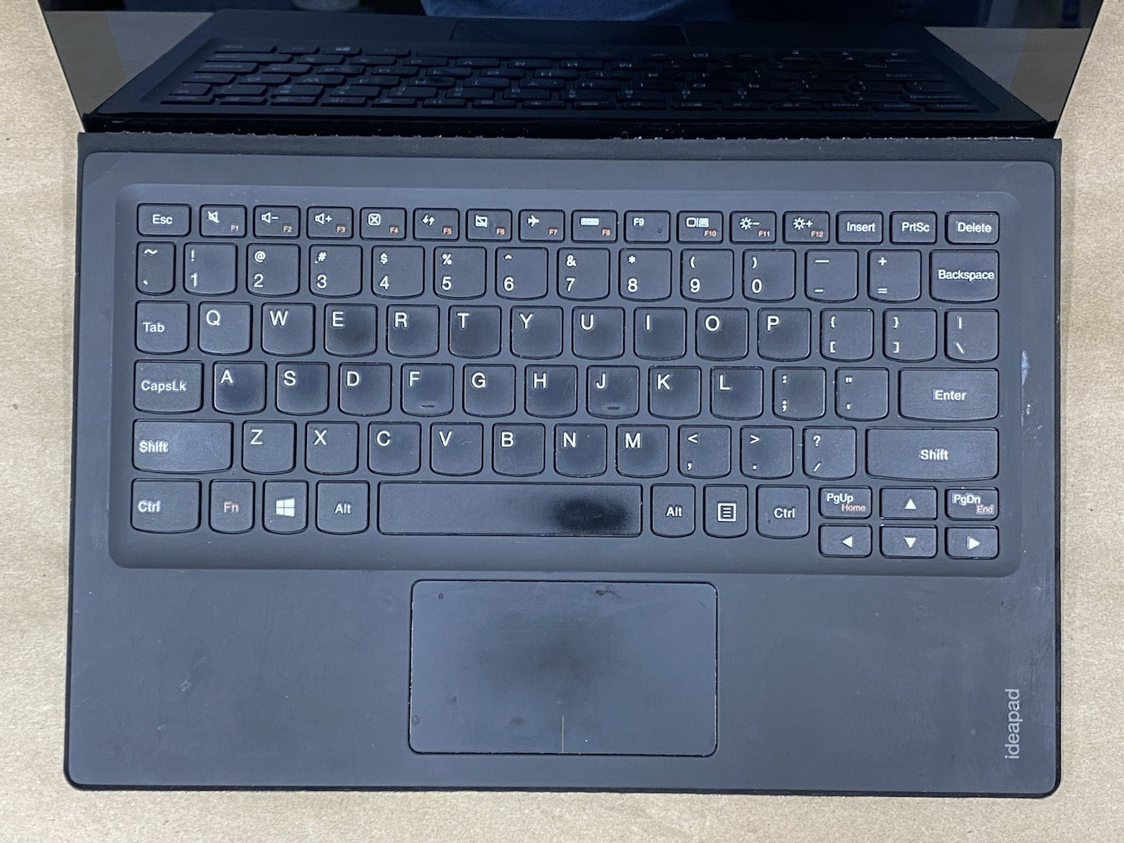 Lenovo 80QL – 12″ 2160*1440 – m5-6Y54 – 4GB – 128GB SSD – Win 10 Pro