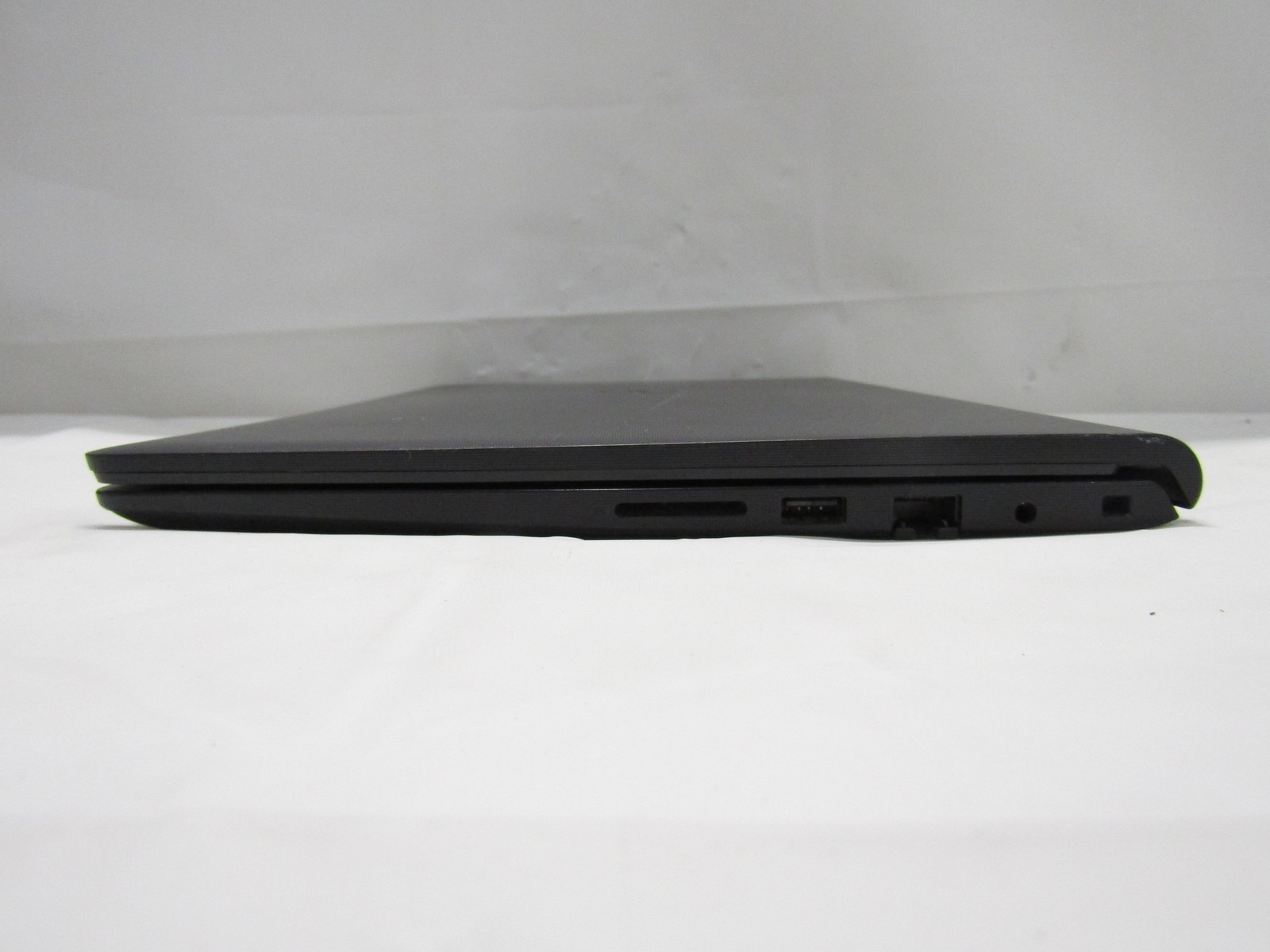 Dell Vostro 3420 2.80GHz Intel Core i7-1165G7 8GB RAM 512GB SSD 14″ FHD NO OS
