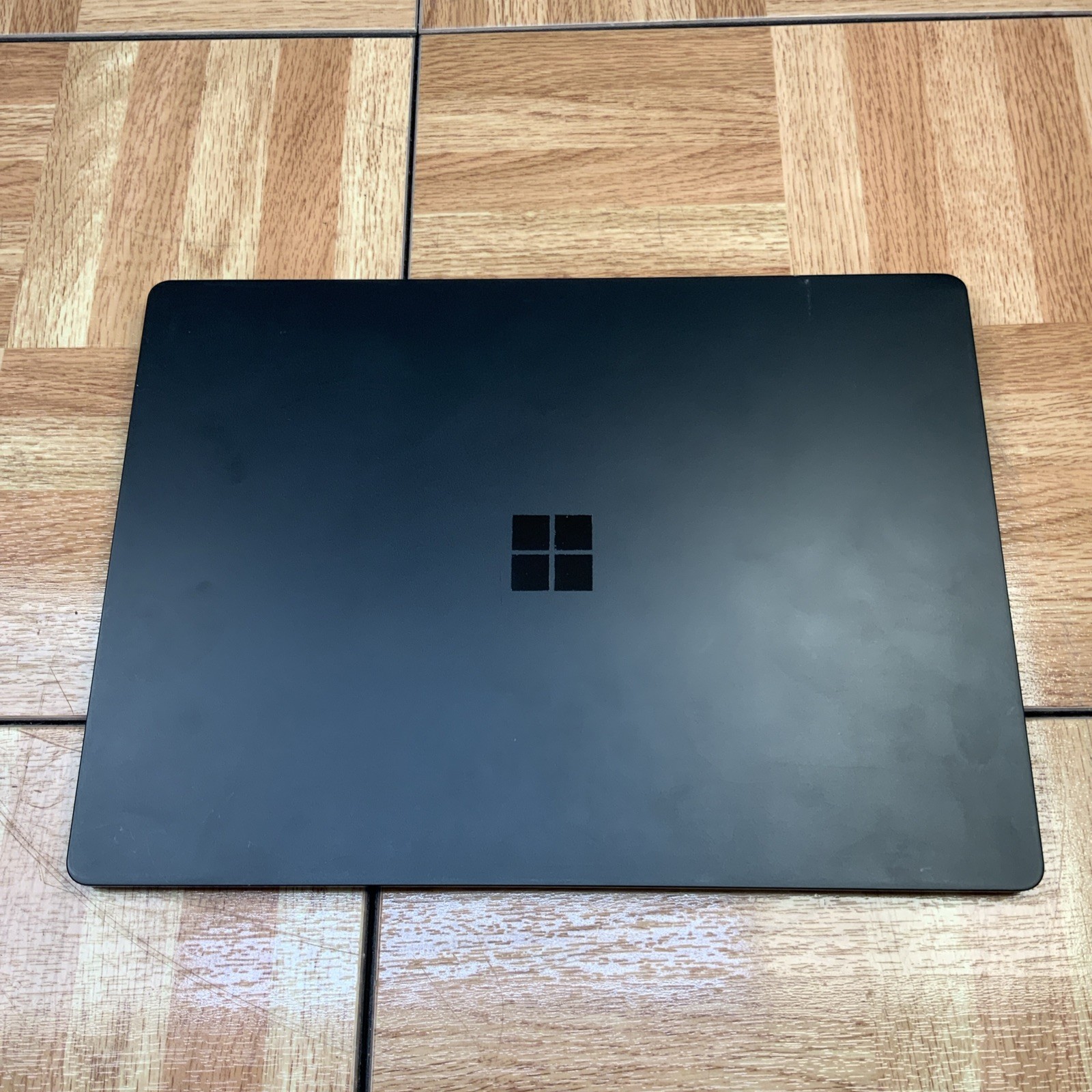 Microsoft Surface Laptop 2 Intel i5-8250U 8GB RAM 256 GB SSD Win 11 Pro
