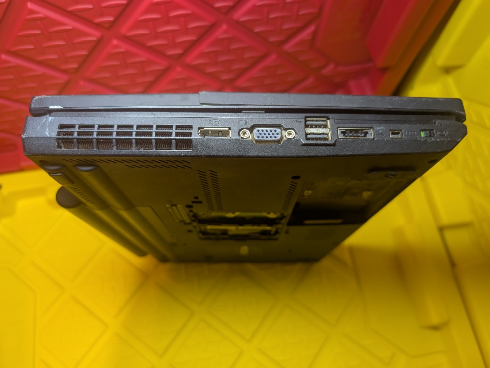 Lenovo T520 15″ 2012 Intel Core i5-2320M No RAM – Black – READ**