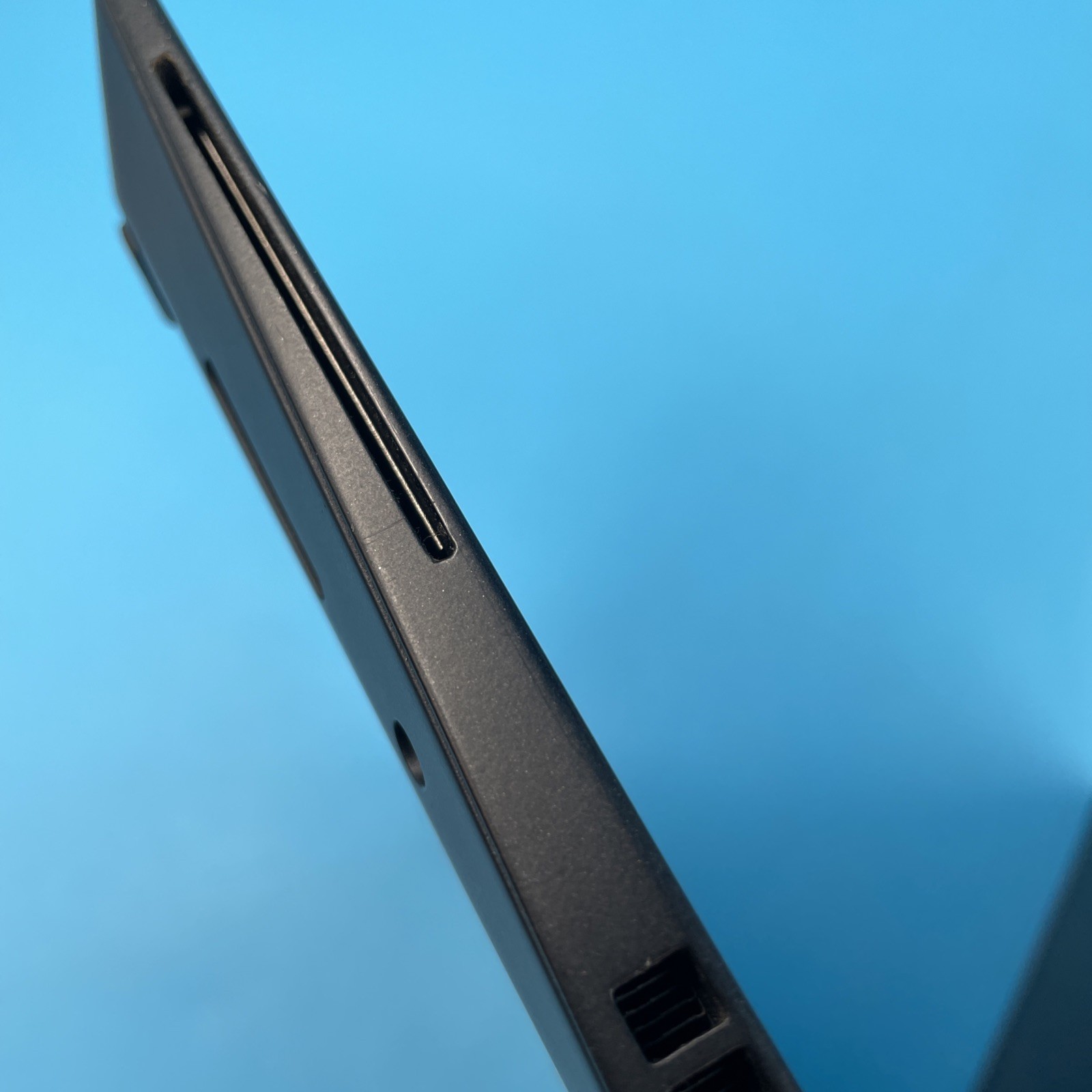 Lenovo ThinkPad T490s | i7-8665U | 16GB RAM | NO DRIVE/OS | 86% BATTERY