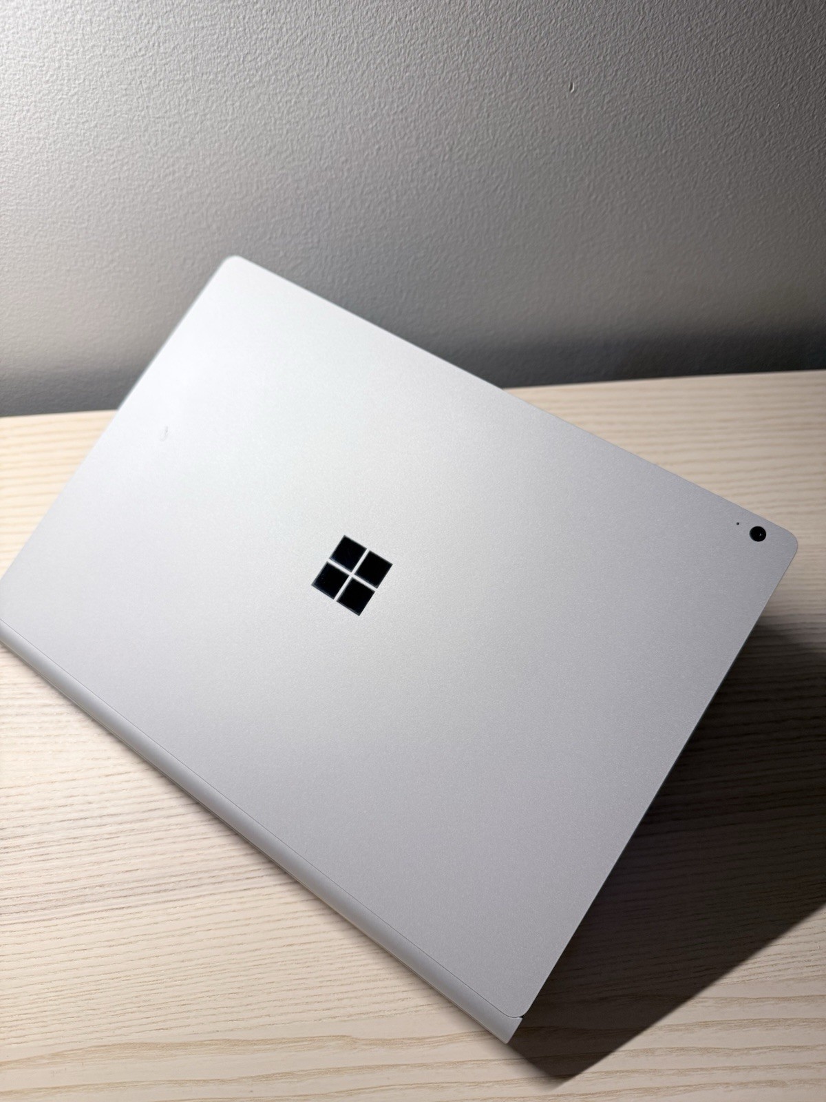 Microsoft Surface Book 2 | i5 | 8gb RAM | 256gb SSD | excellent battery