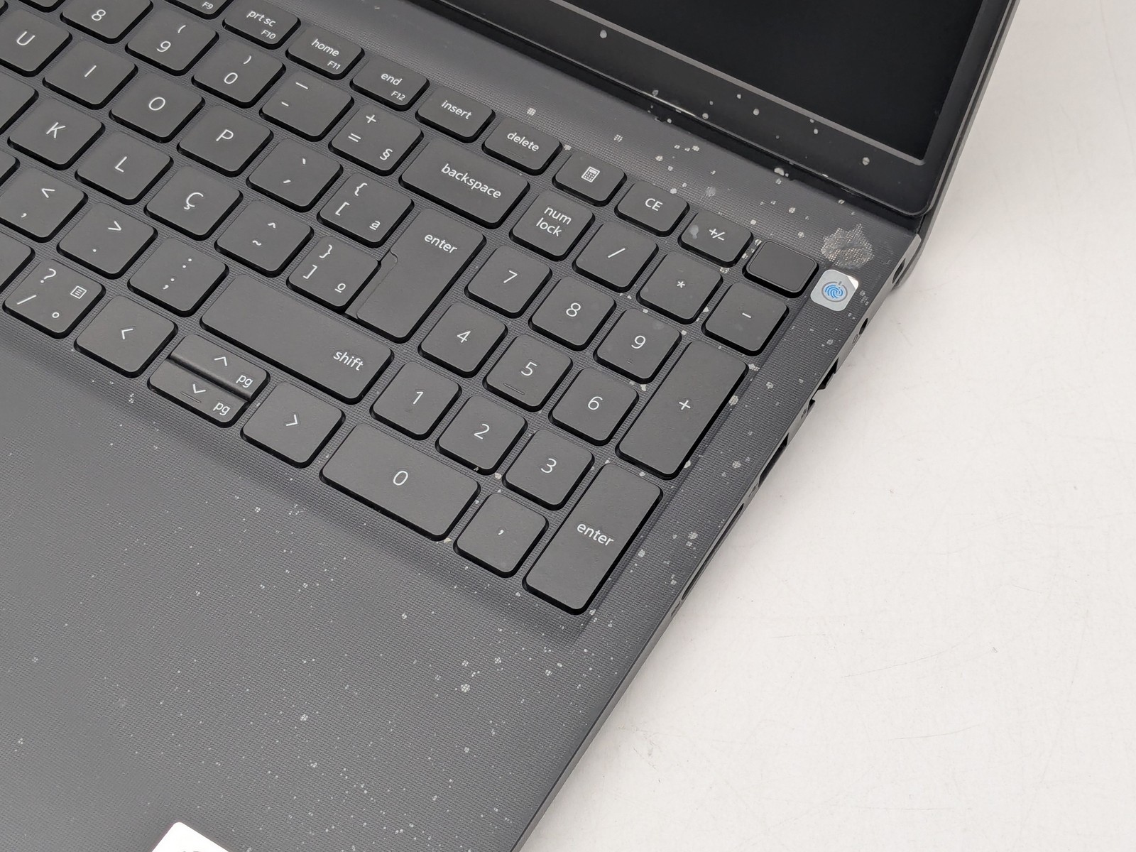 Dell Vostro 15 3510 15″ FHD I5-1035G1 256GB SSD 8GB W11P Webcam FP Reader