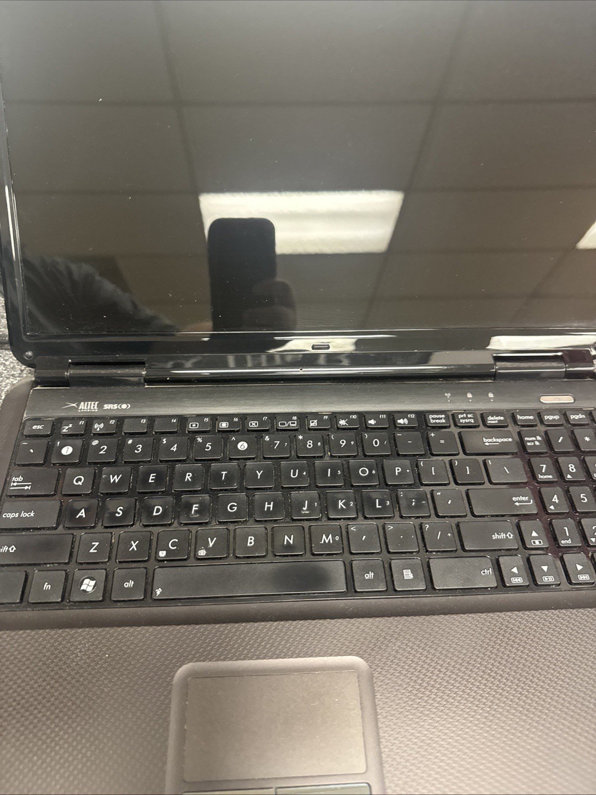 ASUS K601 15″ Intel Pentium Dual-Core T4400 BATTERY NOT TESTED AND SCRATCHES!!!!