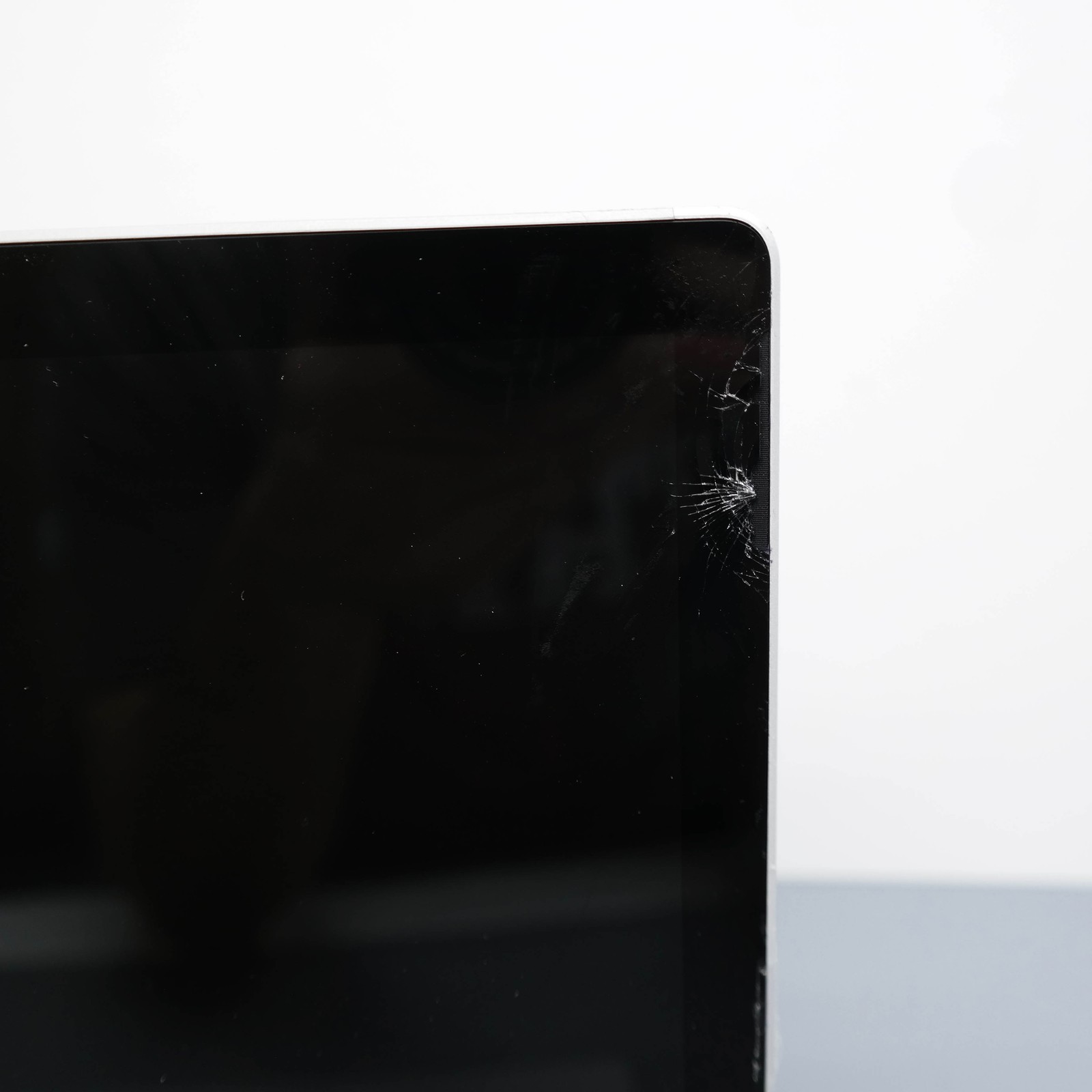 Microsoft Surface Book 2 13.5″ Intel Core i5 8GB 256GB – Silver ISSUE