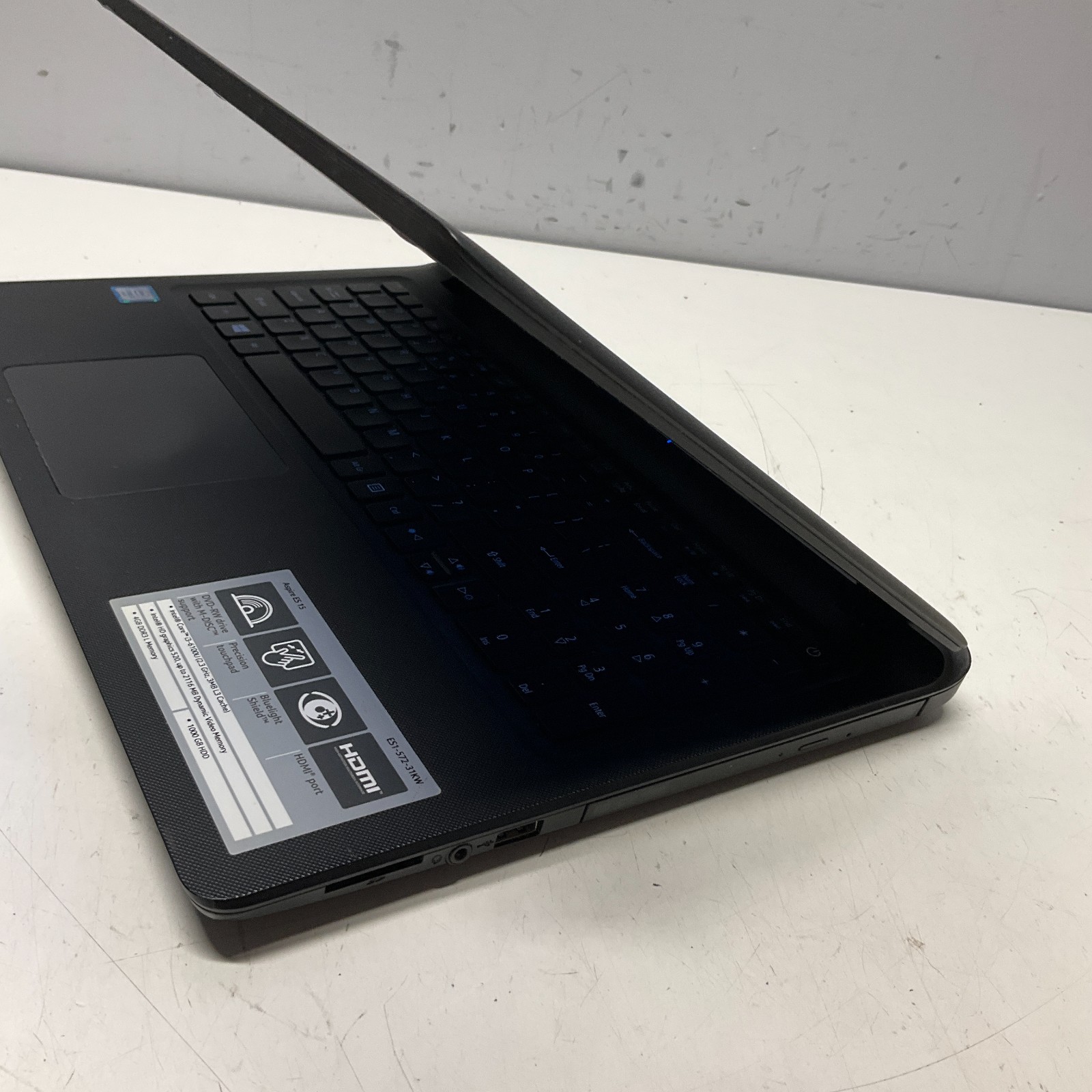 Acer Aspire ES1-572 Laptop Intel Core i3-6100U @ 2.30 GHz 4GB 250GB SSD Win 10