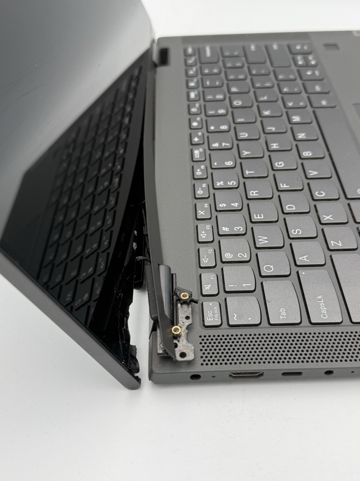 Lenovo IdeaPad Flex 5 14” – Ryzen 5 5500U/16GB RAM/512GB SSD (HINGE ISSUE) 45C