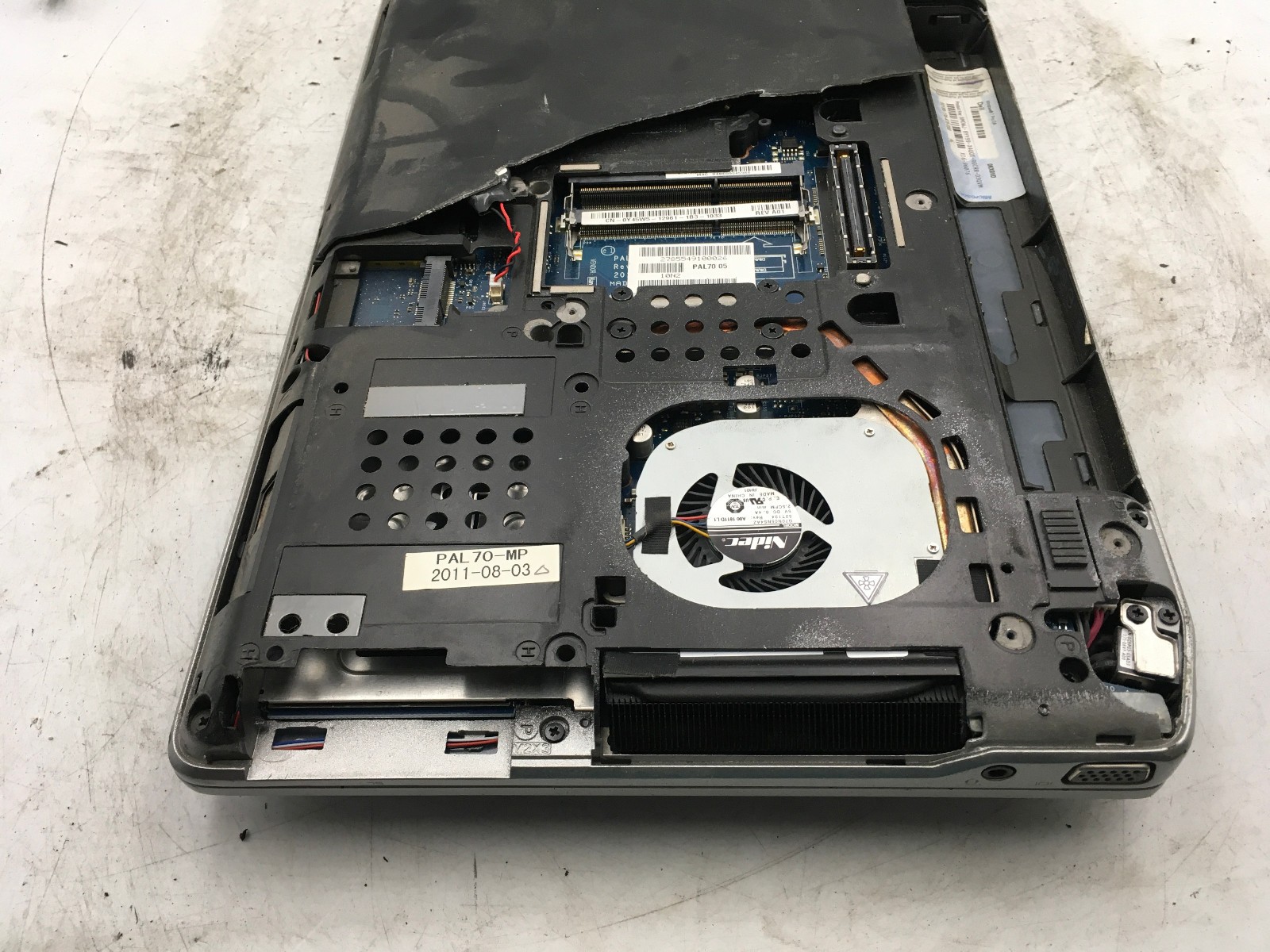 DELL LATITUDE E6320 – BOOTS TO BIOS/BAD LCD – INTEL I3 2ND GEN – NO RAM -READ-BB
