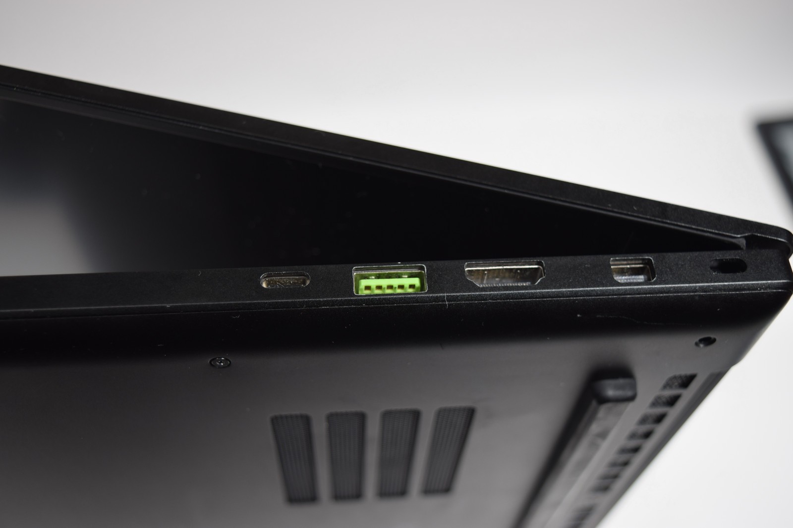 Razer Blade 15″ Advanced 2019 I7-8750H RTX 2070 MAX-Q *PARTS OR REPAIR* *READ*
