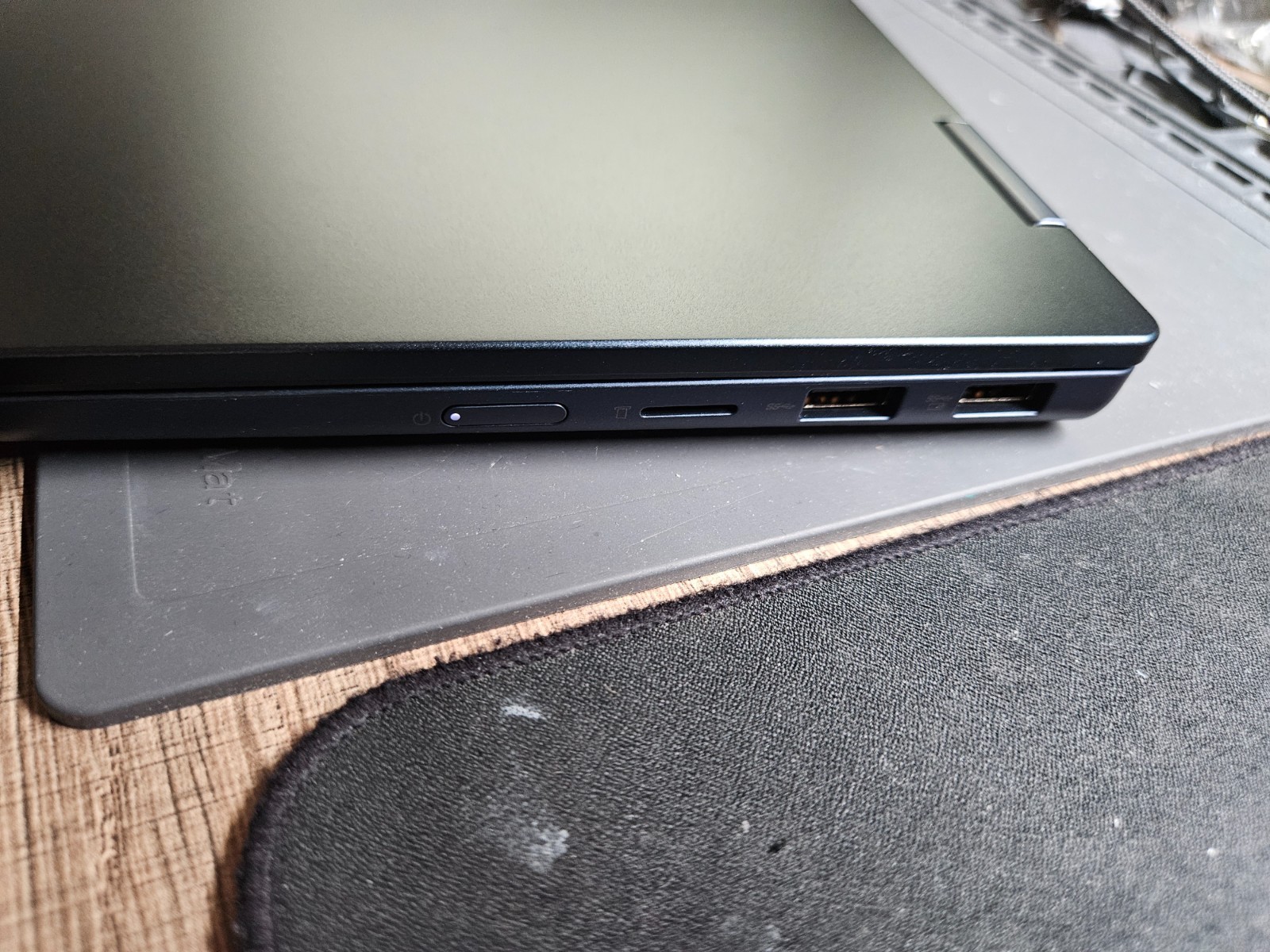 Lenovo Ideapad 5 2-In-1 14Ahp9 Laptop Ryzen 5 8645HS 16GB RAM 512GB SSD WIN10