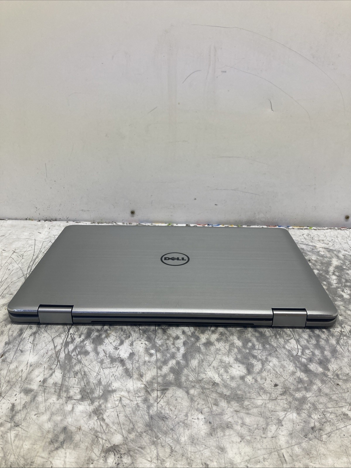 Dell Inspiron 17-7779 i7-7500U 2.70GHz 4GB no HDD Boot to BIOS