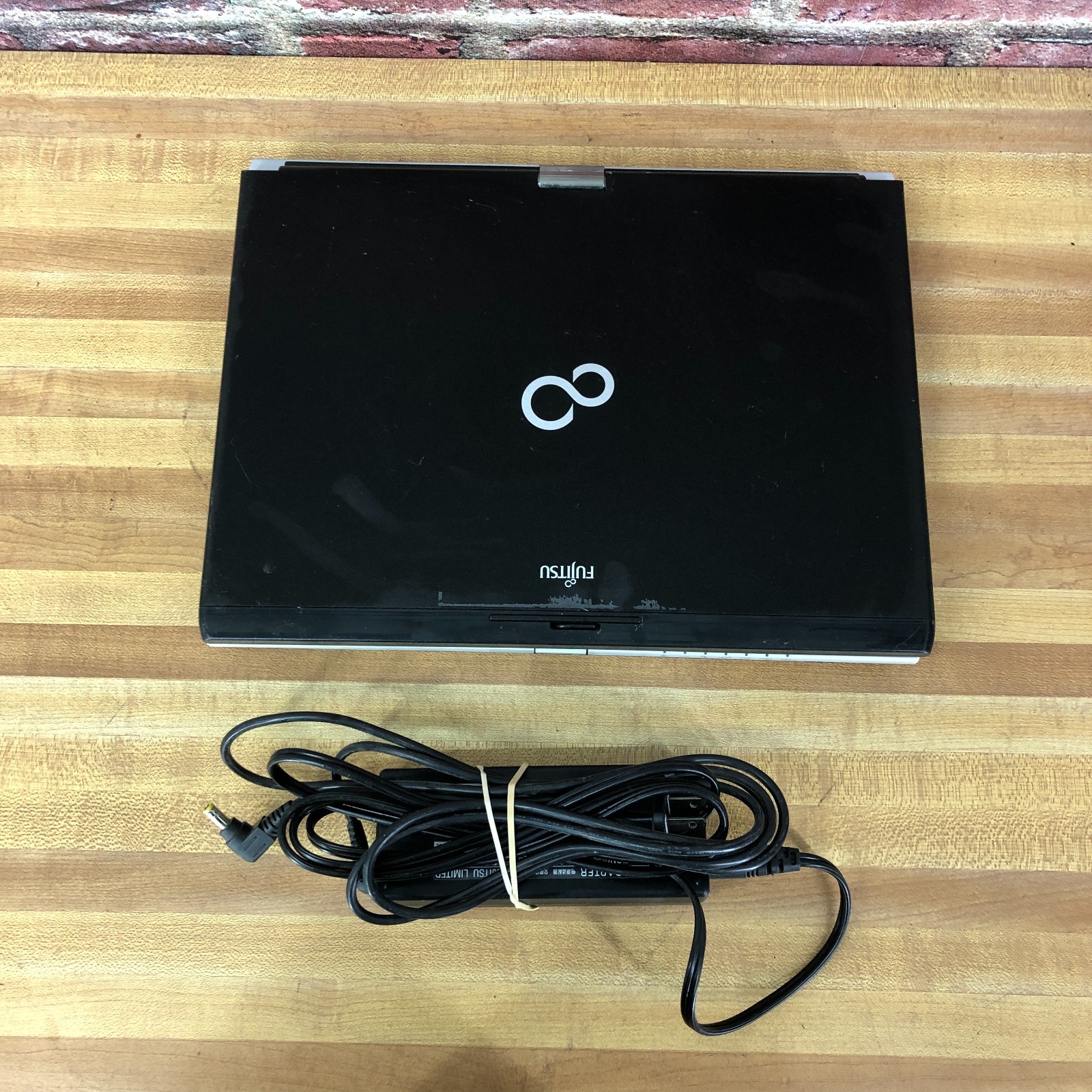 Fujitsu Lifebook Retro Gaming Laptop i5-M520 2.40GHz 4GB RAM (Windows 7 Pro)