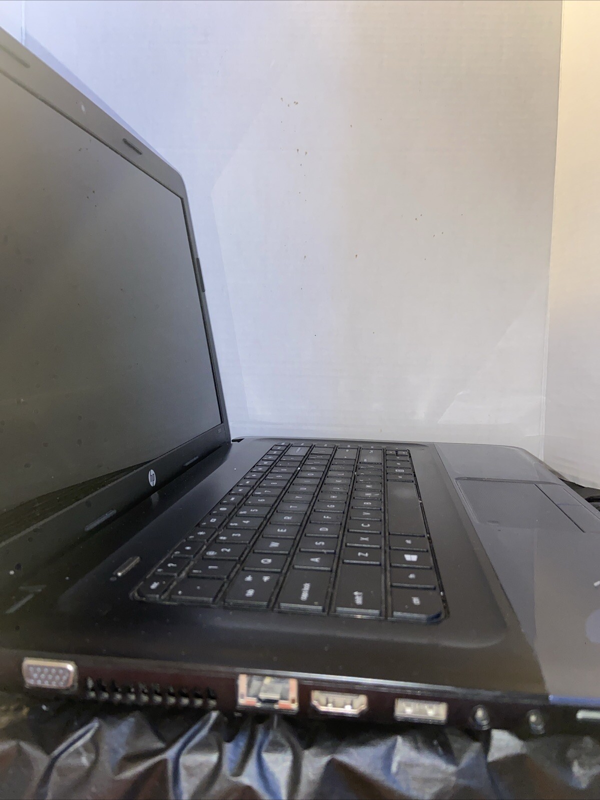 HP 2000-2b19 Laptop AMD E300 4GB RAM 320GB BAD BATTERY/NO CHARGE.