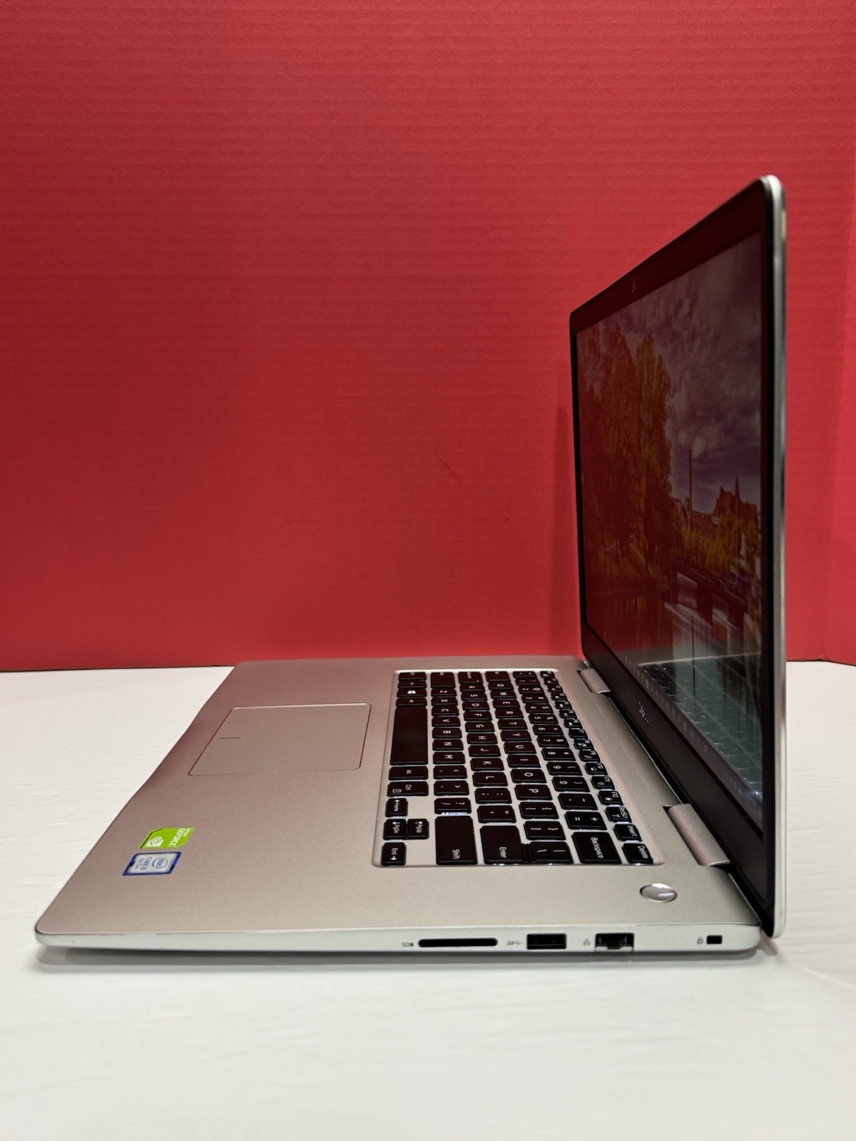 Dell inspiron 7580 i5 8265U 1.6GHz 16GB RAM 256GB SSD