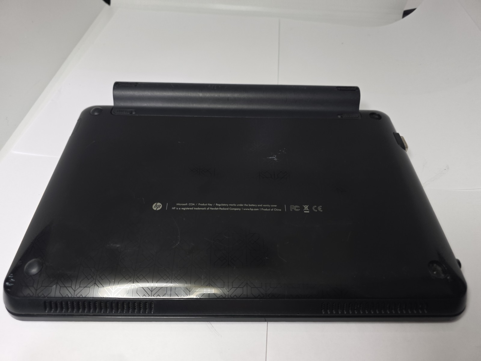 Functional HP Mini laptop. Has scratches and scuffs on screen. For Parts.