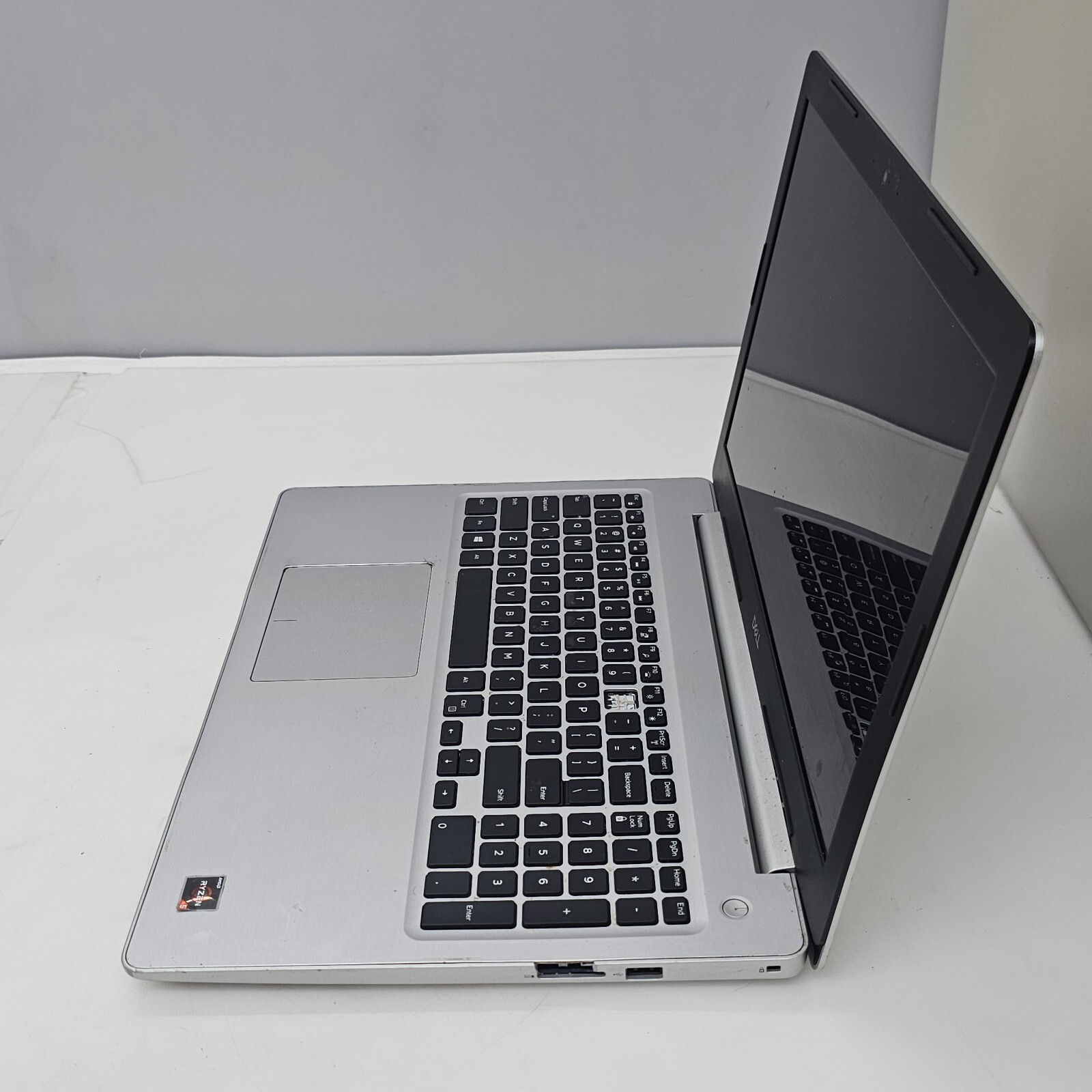 DELL INSPIRON 5575 AMD RYZEN 5 2500U @ 3.60GHz 8GB RAM HDD/SSD*FOR PARTS/REPAIRS