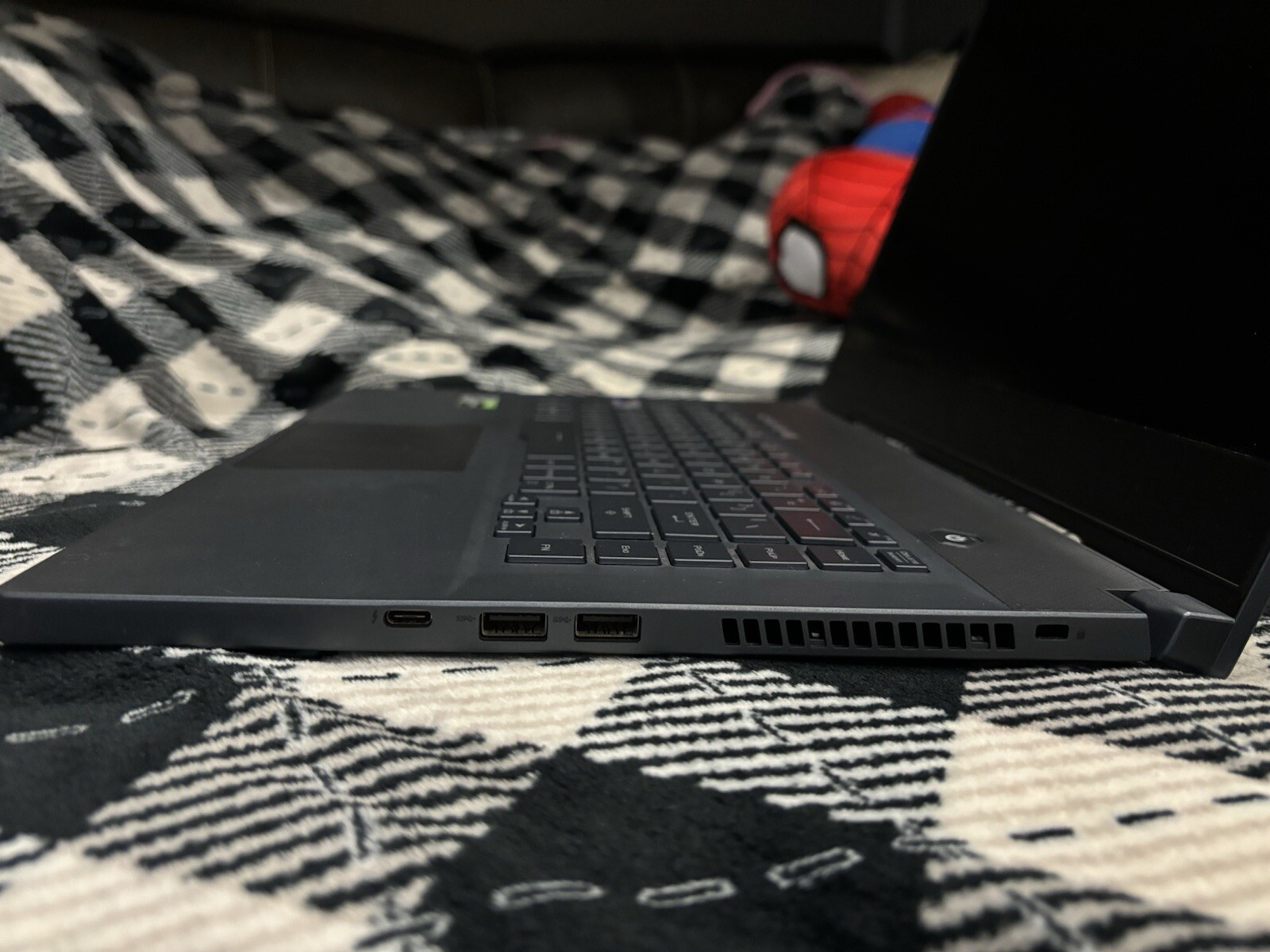 ASUS ROG Zephyrus M15 15.6″ (1TB SSD, Intel i7-10750H, 16 GB RAM) Laptop – Black