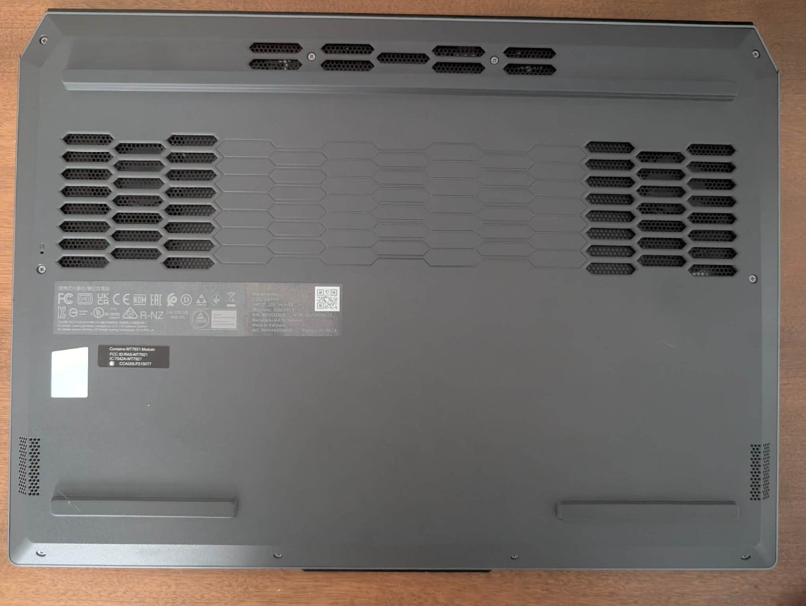 Lenovo LOQ 15ARP9 – RTX 4050 – 32GB RAM – 512 SSD – 14″ Triple Screen Extender