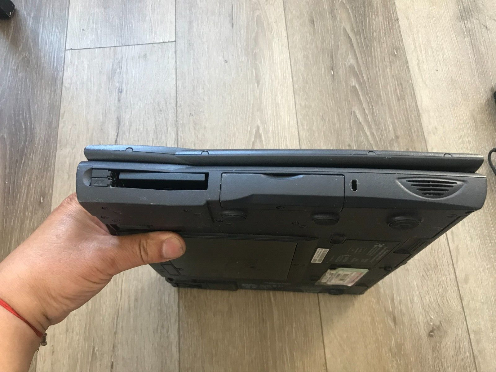 Dell Latitude C500 14″ Intel Celeron 700 MHz 256MB RAM 20GB HDD Win XP PRO