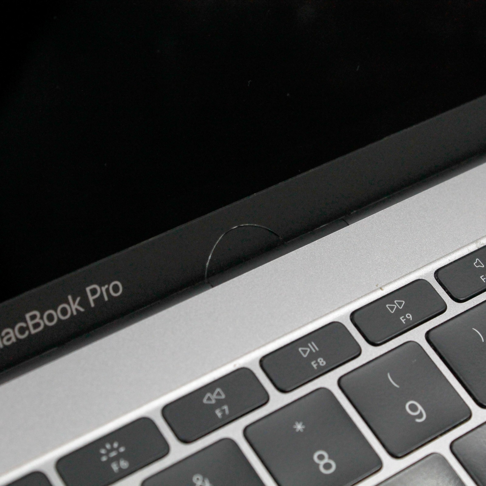 Apple MacBookPro 13″ 8GB 256GB (Mid 2017) i5-7360U No Touch Bar – Silver
