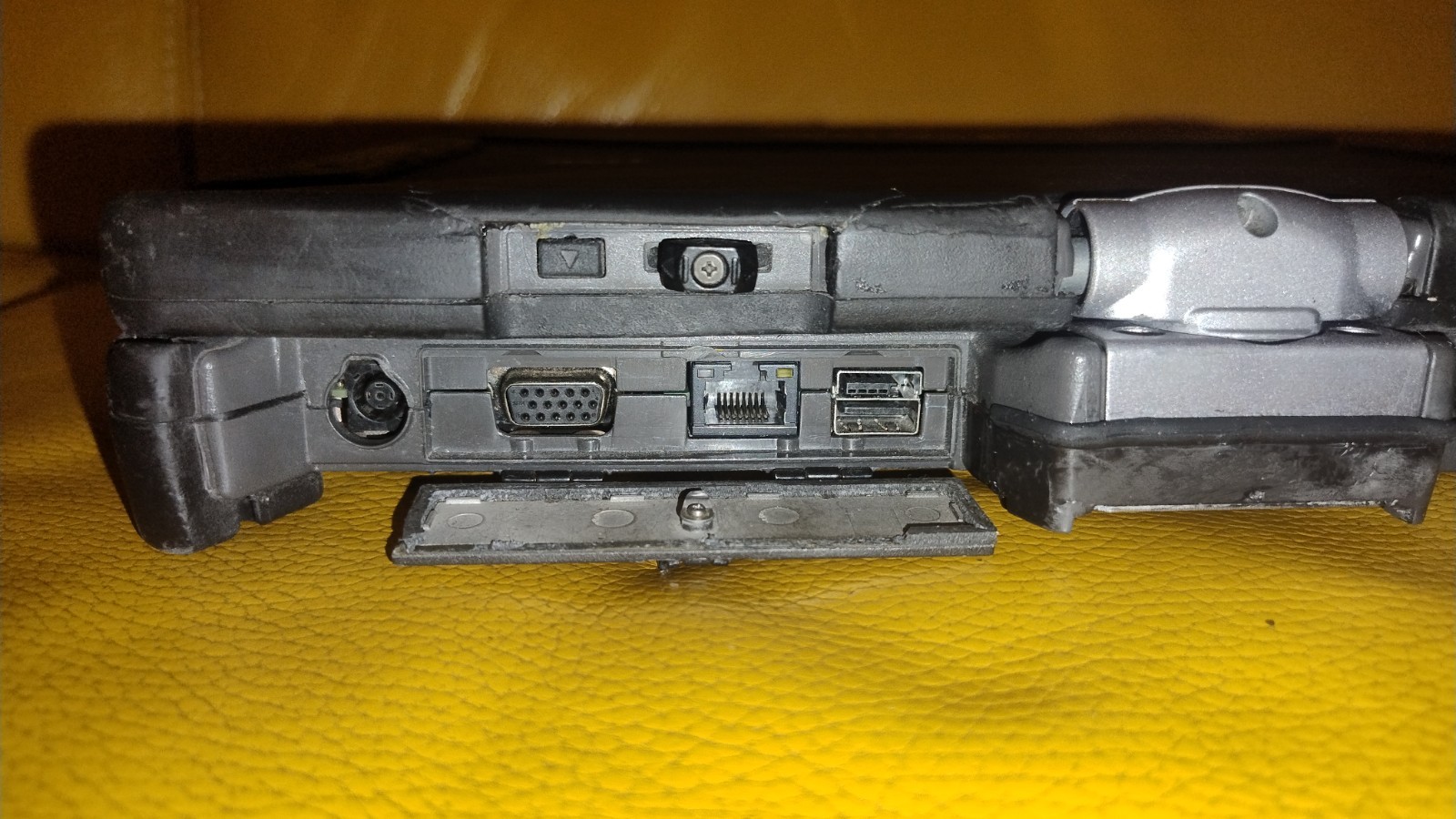 DELL LATITUDE XT2 XFR Touch Notebook Laptop Rugged Tablet Working Sold as spare