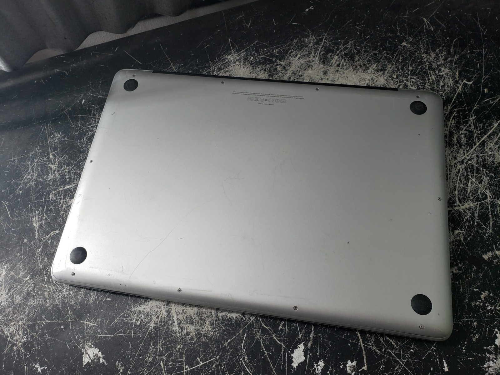 Apple Macbook Pro 15” A1286 – SSD 480gb (doesn’t light up, for parts)