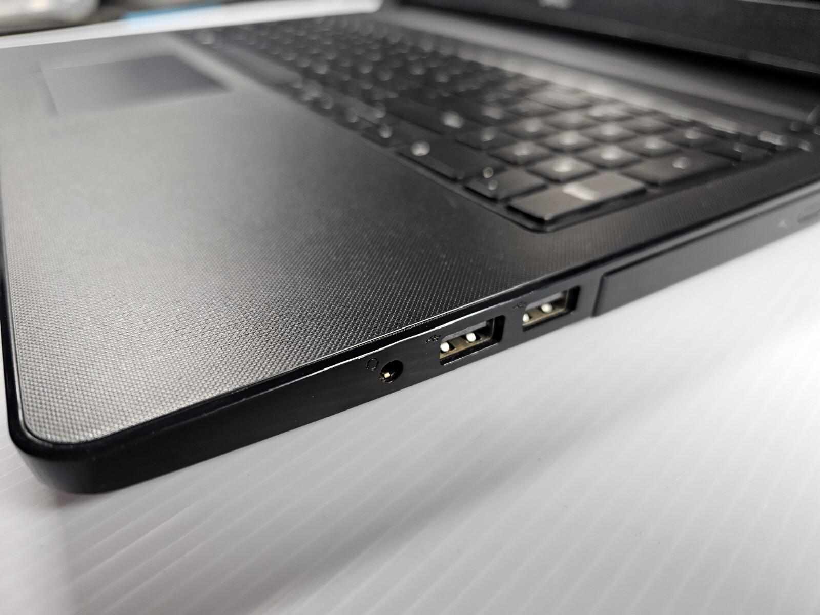 Dell Laptop 3558 Intel i5 2.2ghz 8GB RAM NO HDD