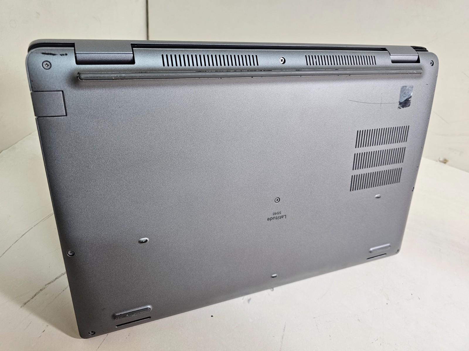 Dell Latitude 5540 Laptop – i5-1345U 16GB 512GB Webcam 15.6″ Touchscreen – SP10